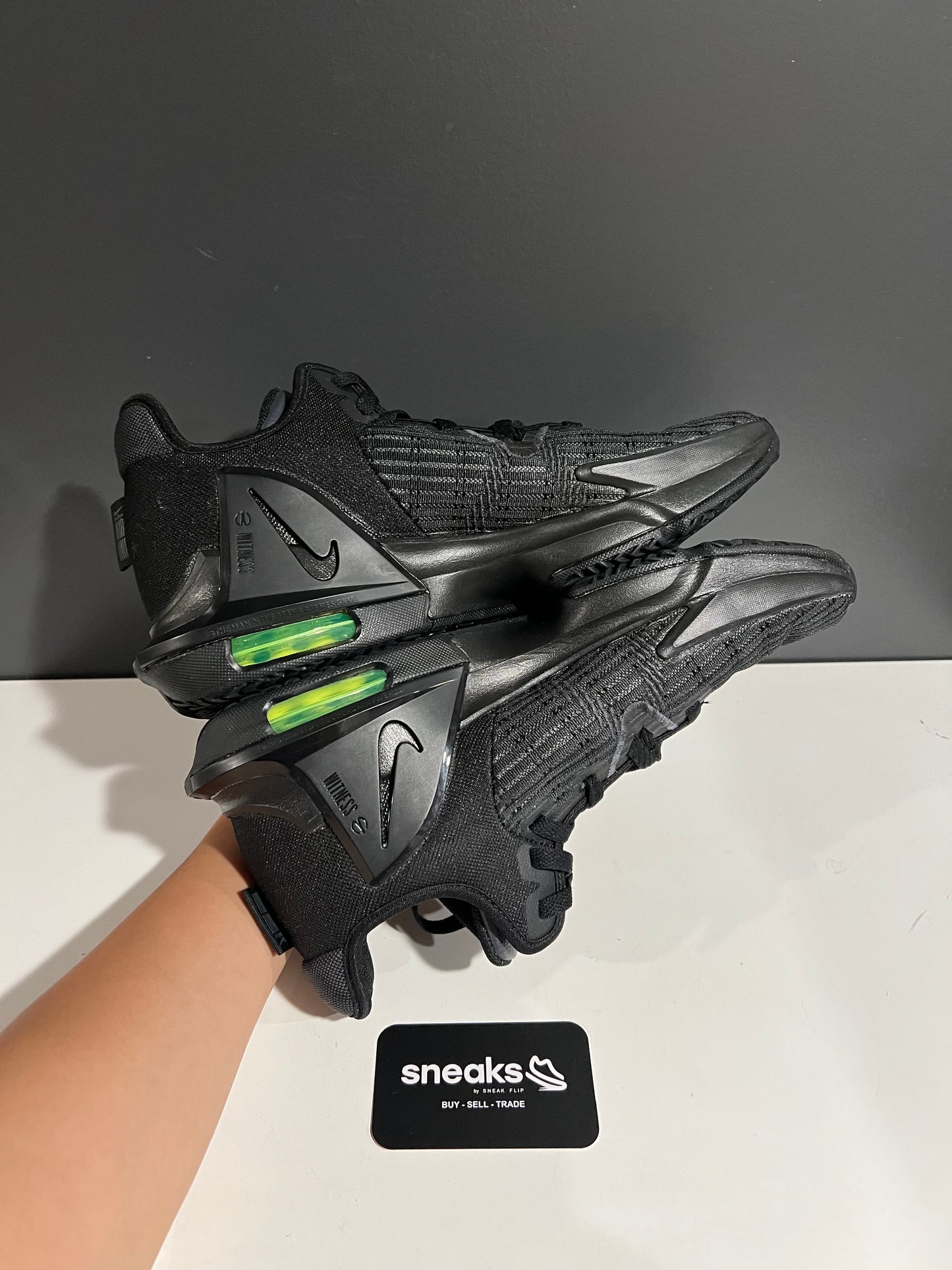 USED LeBron Witness 6 Black Anthracite Volt CZ4052-004 SIZE 11M NO BOX AG25-76