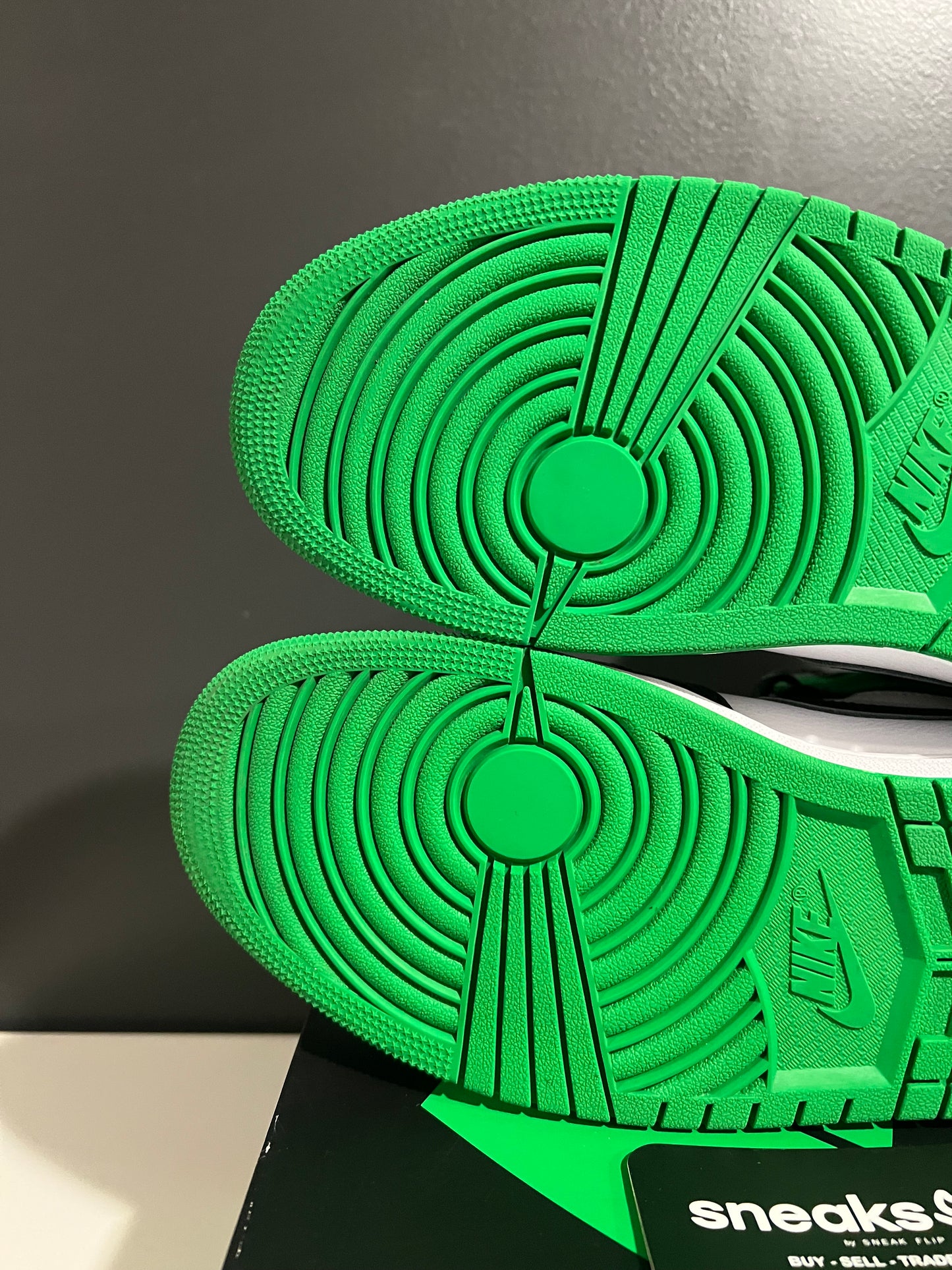 USED Air Jordan 1 Retro High OG Lucky Green DZ5485-031 SIZE 10M OG ALL AG25-49