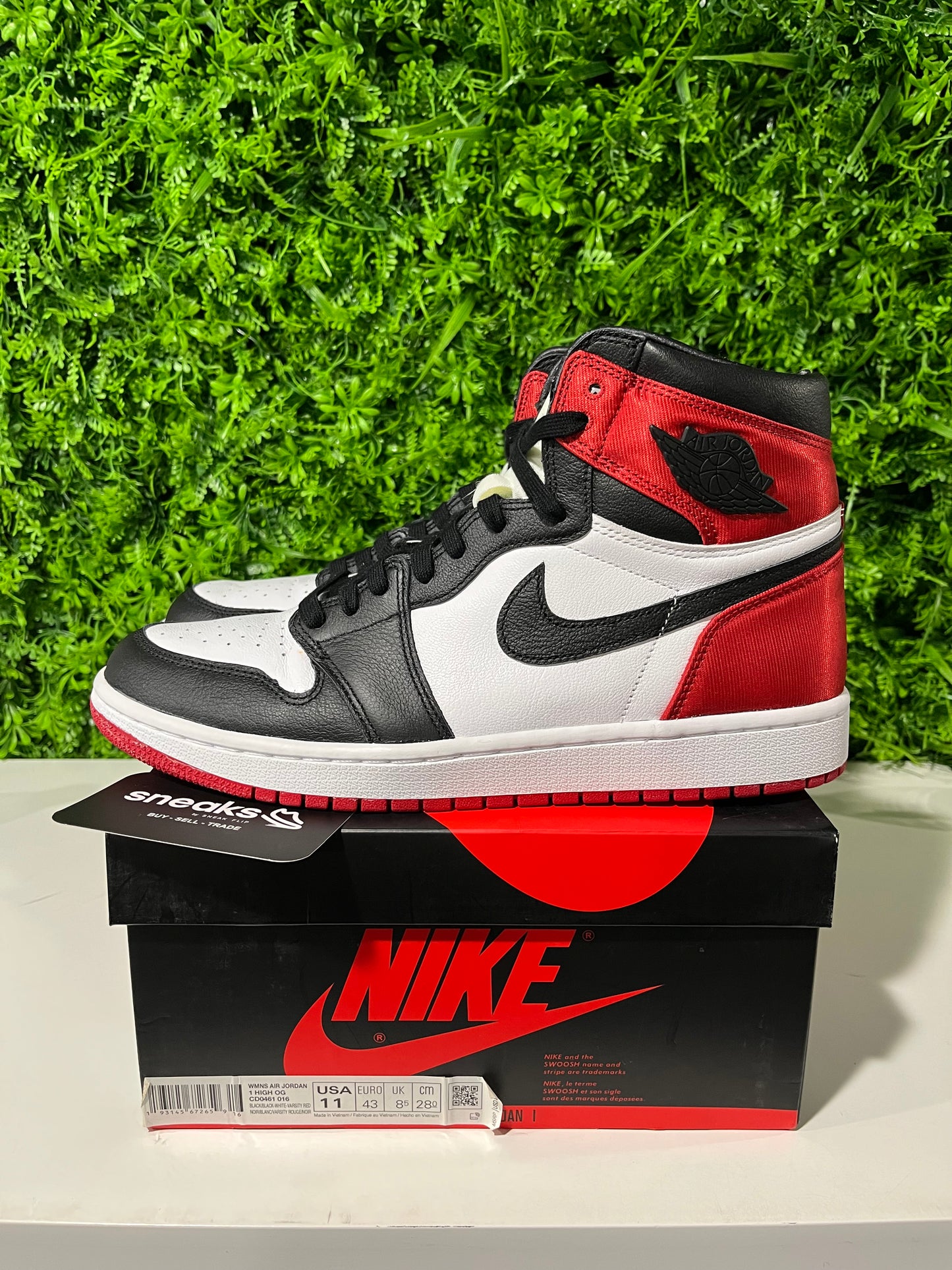 USED Wmns Air Jordan 1 Retro High Satin Black Toe CD0461-016 SIZE 9.5M OG ALL