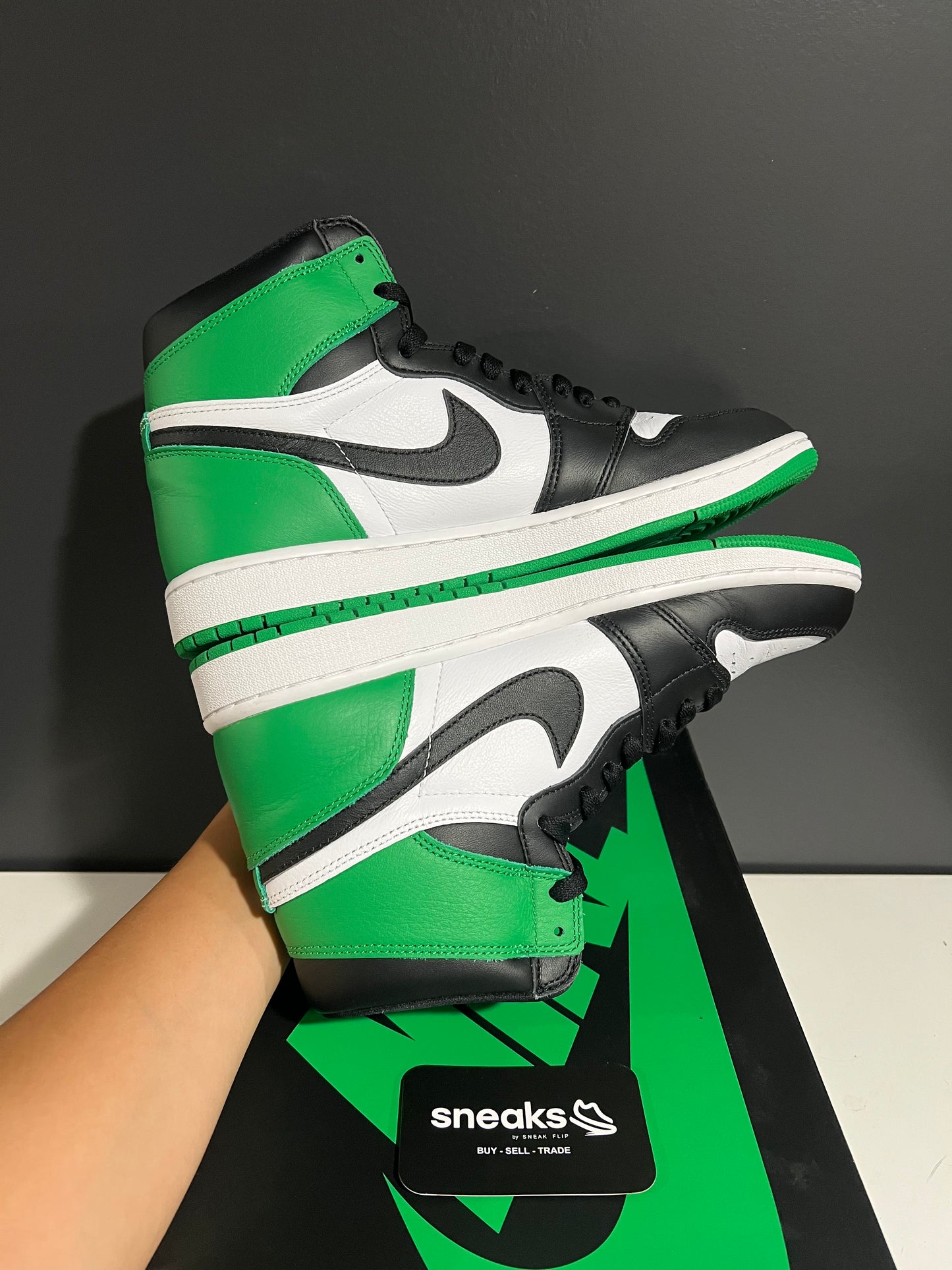 USED Air Jordan 1 Retro High OG Lucky Green DZ5485-031 SIZE 10M OG ALL AG25-49