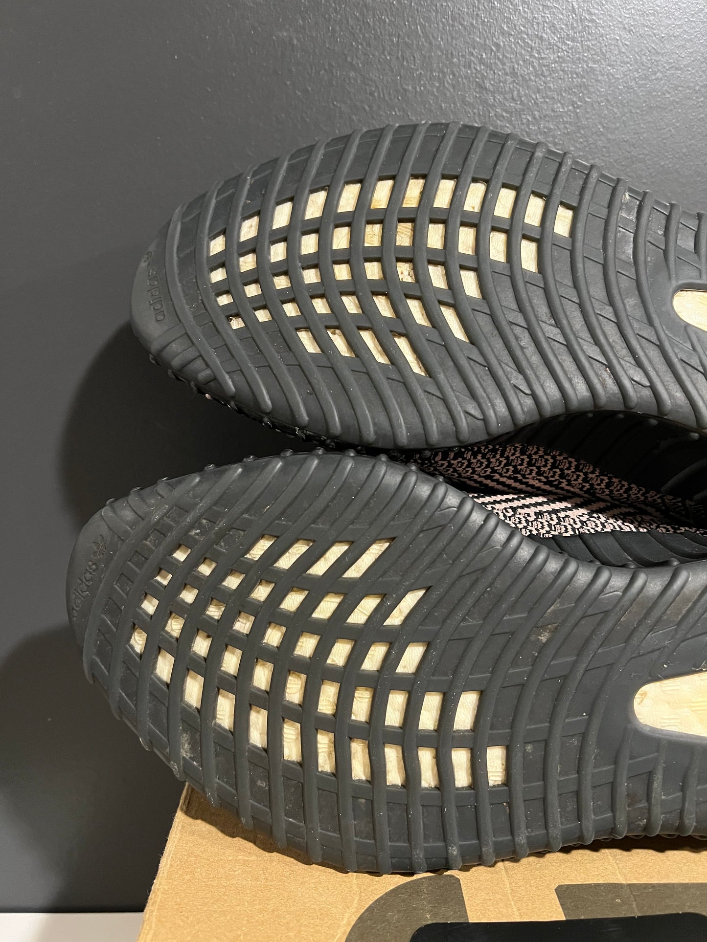 USED Yeezy Boost 350 V2 Yecheil Non-Reflective FW5190 SIZE 11M OG ALL AG25-325