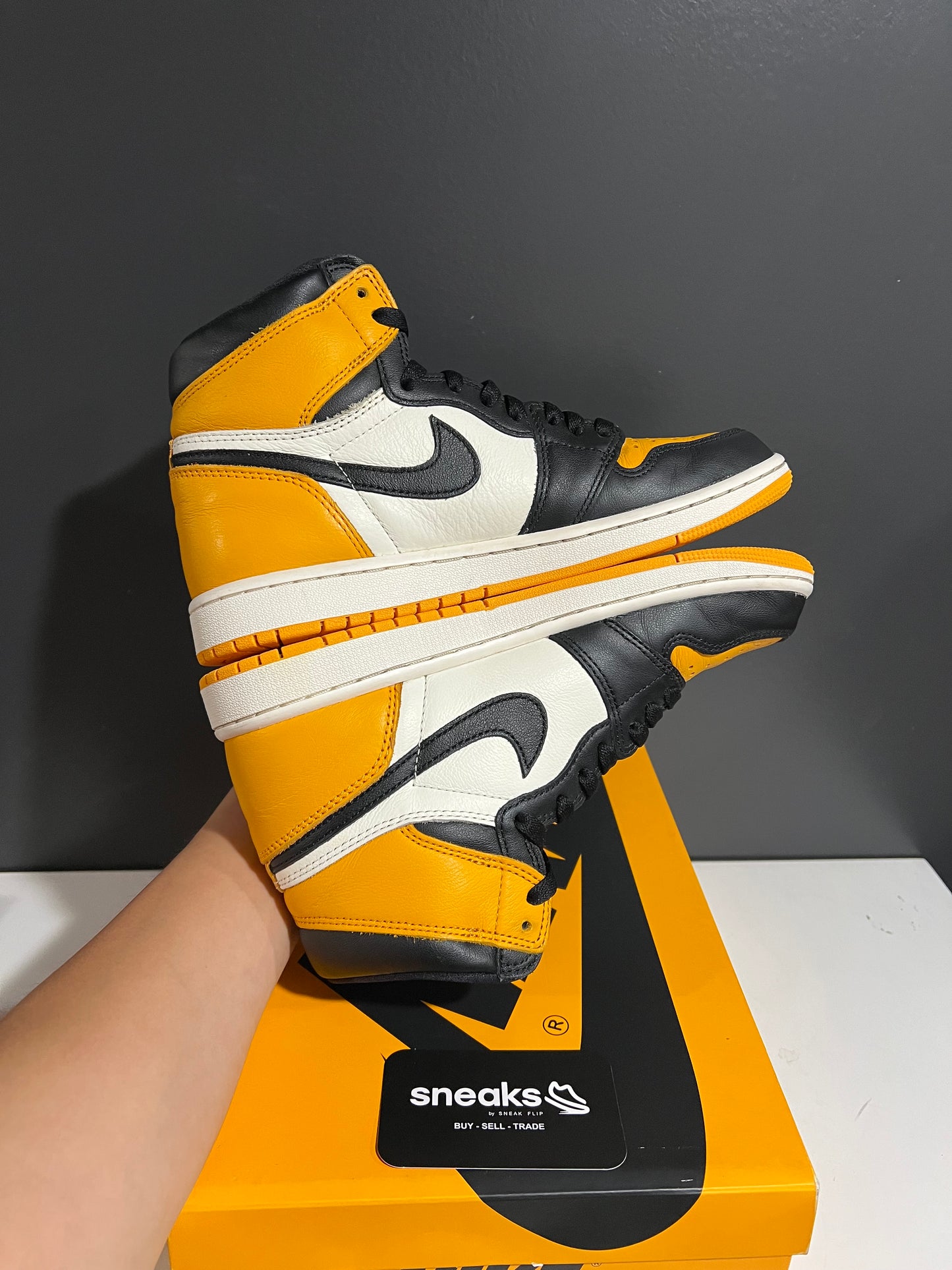 USED Air Jordan 1 Retro High OG Yellow Toe 555088-711 SIZE 8M OG ALL AG25-33