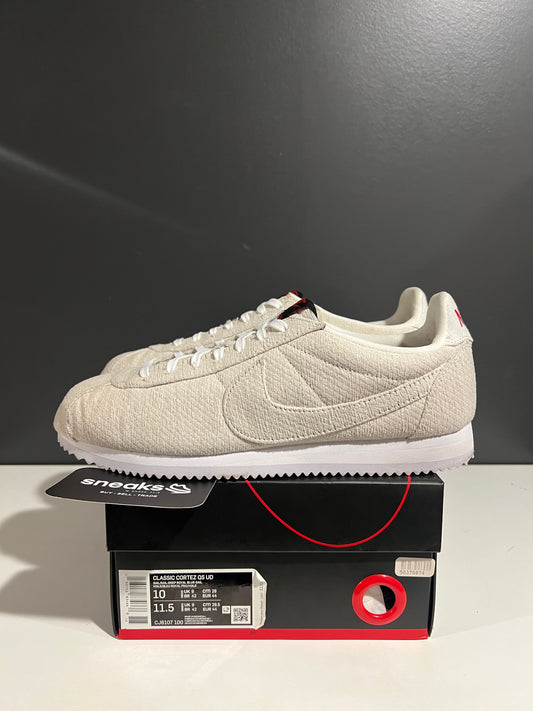 USED Stranger Things x Classic Cortez QS Upside Down CJ6107-100 SIZE 10M OG ALL AG25-281