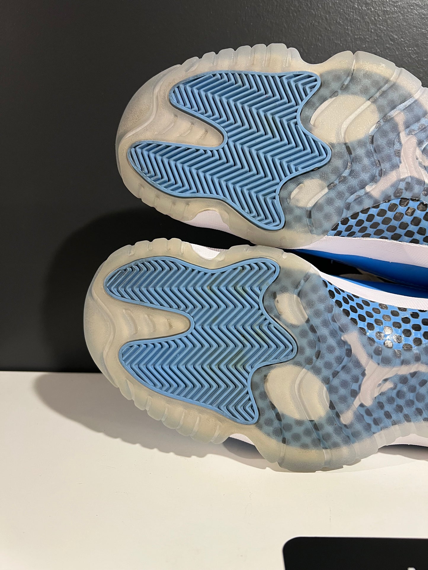 USED Air Jordan 11 Retro Low UNC 528895-106 SIZE 8.5M NO BOX