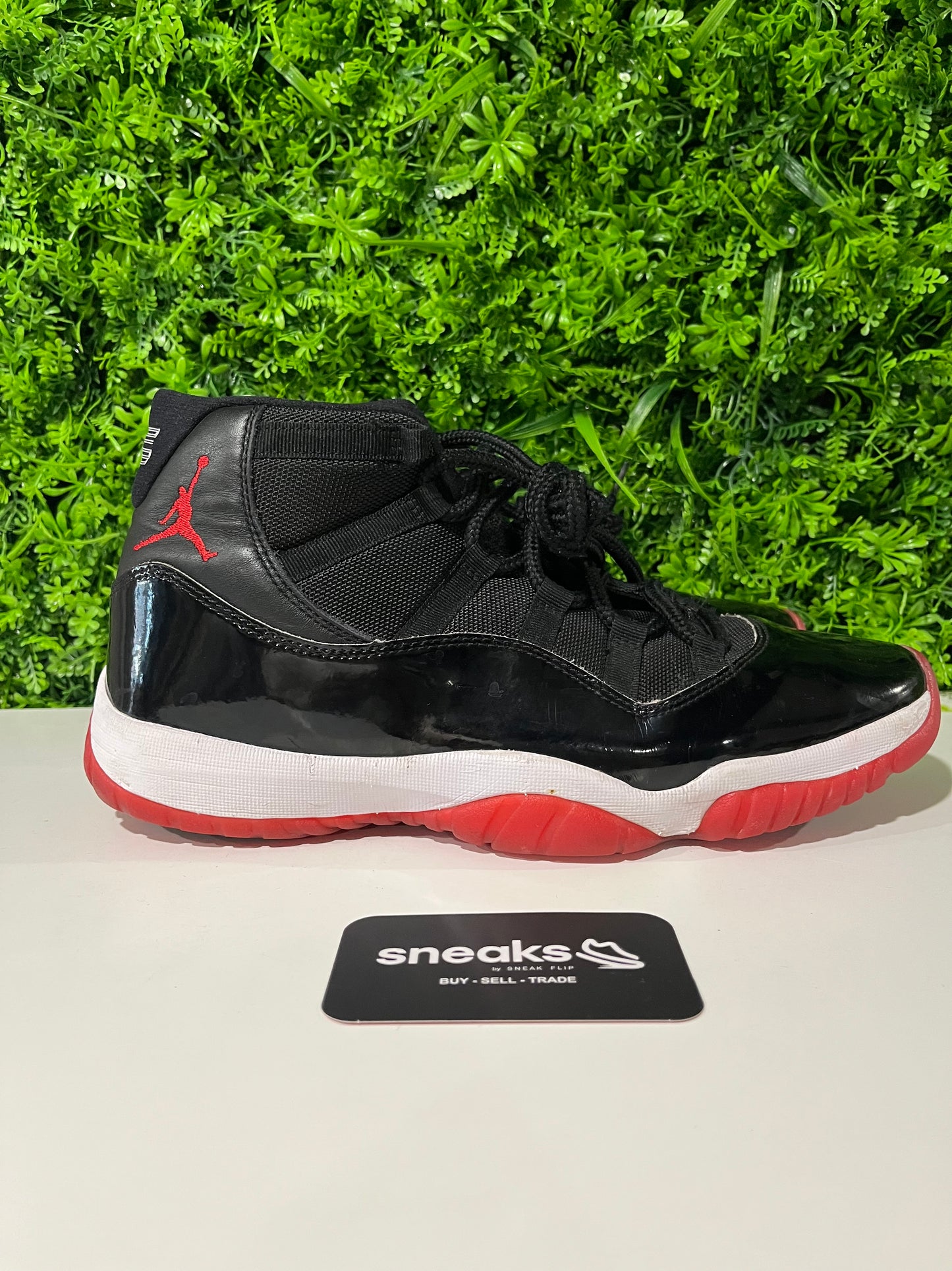 USED Air Jordan 11 Retro Bred 2019 378037-061 SIZE 11M NO BOX