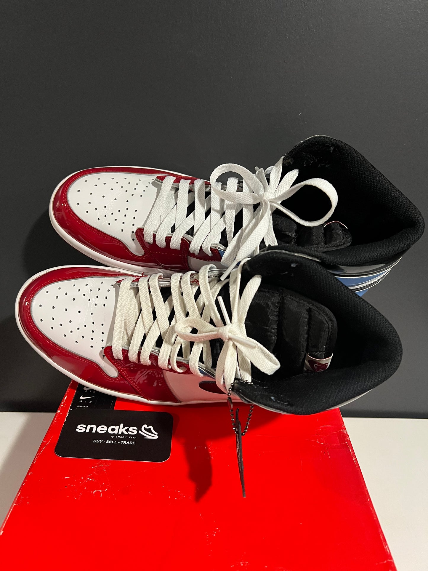 USED Air Jordan 1 Retro High OG Fearless CK5666-100 SIZE 11M NO LID SP25-109