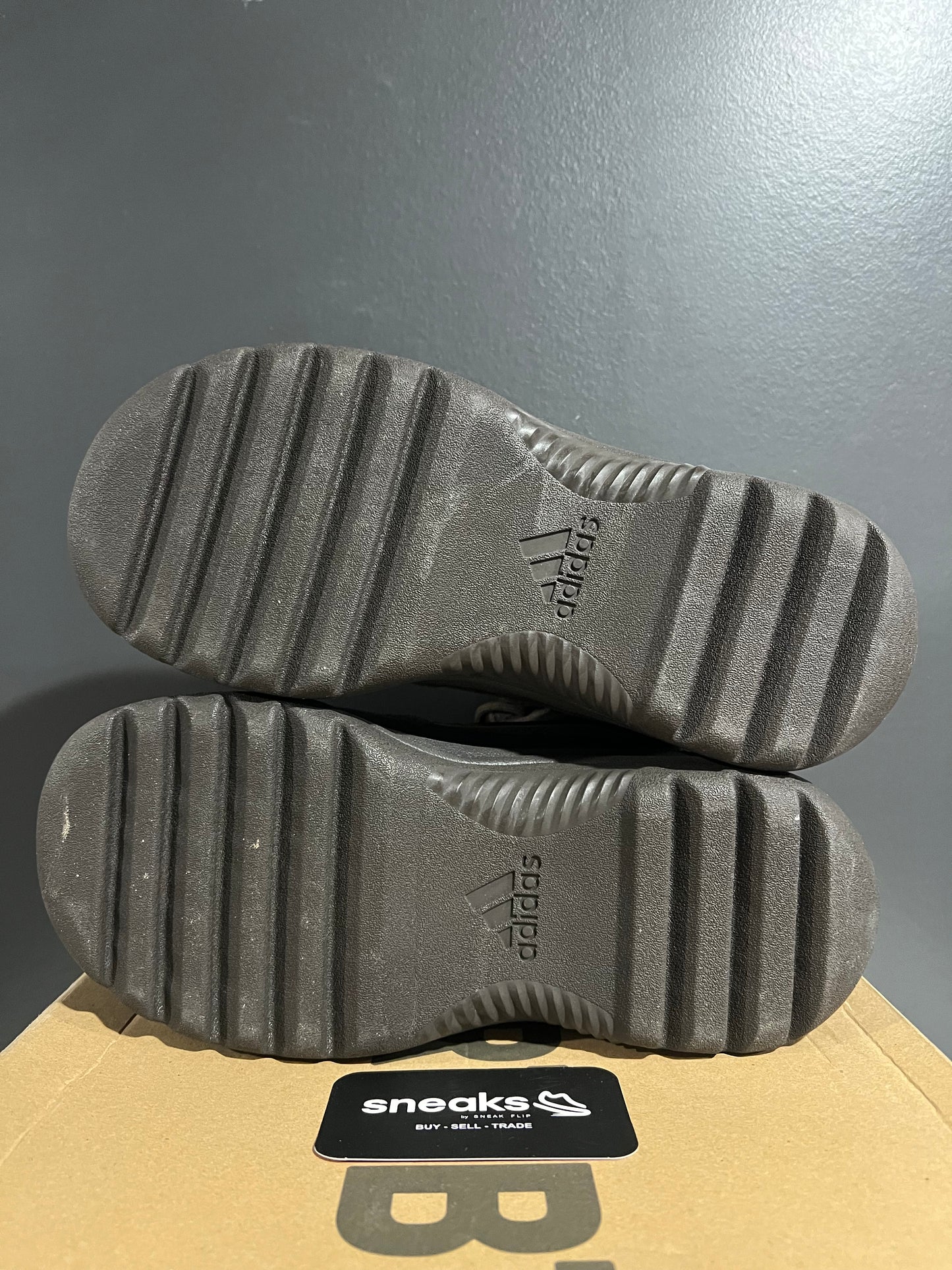 USED Yeezy Desert Boot Oil EG6463 SIZE 8.5M OG ALL AG25-203