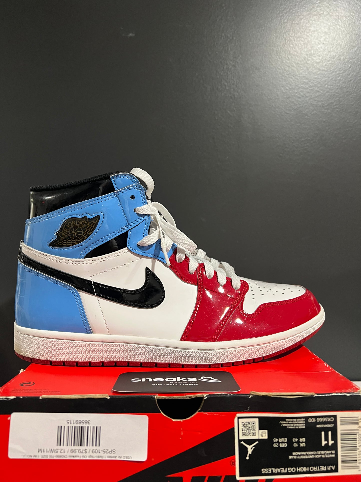 USED Air Jordan 1 Retro High OG Fearless CK5666-100 SIZE 11M NO LID SP25-109