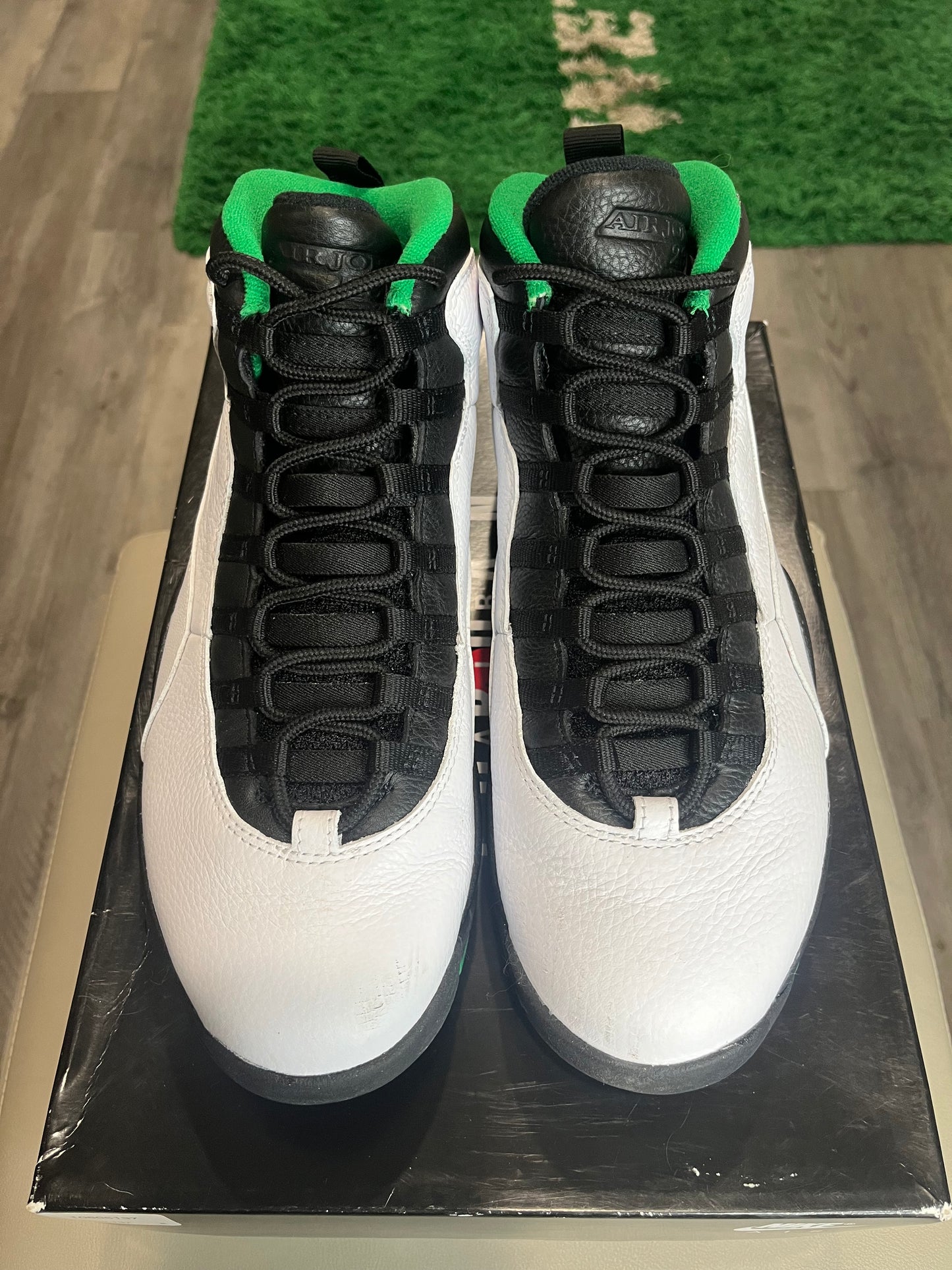 Air Jordan 10 Retro Seattle 2019 310805-137 USED SIZE 10M