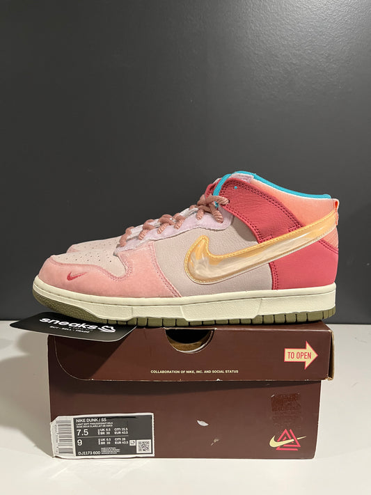 USED Nike Dunk Mid Social Status Strawberry Milk DJ1173-600 SIZE 7.5M OG ALL JN25-309