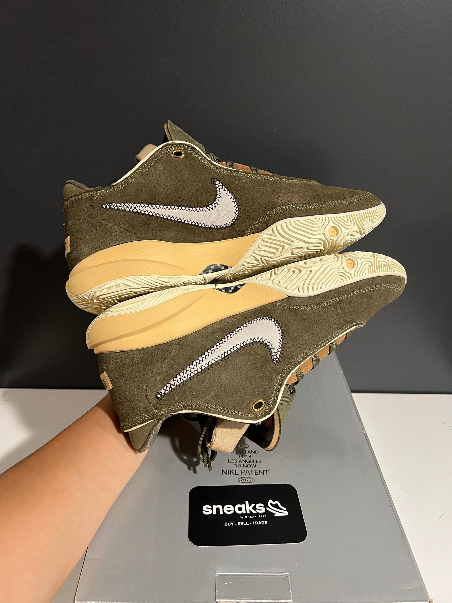 USED LeBron 20 Olive Green DV1193-901 SIZE 10M OG ALL AG25-42