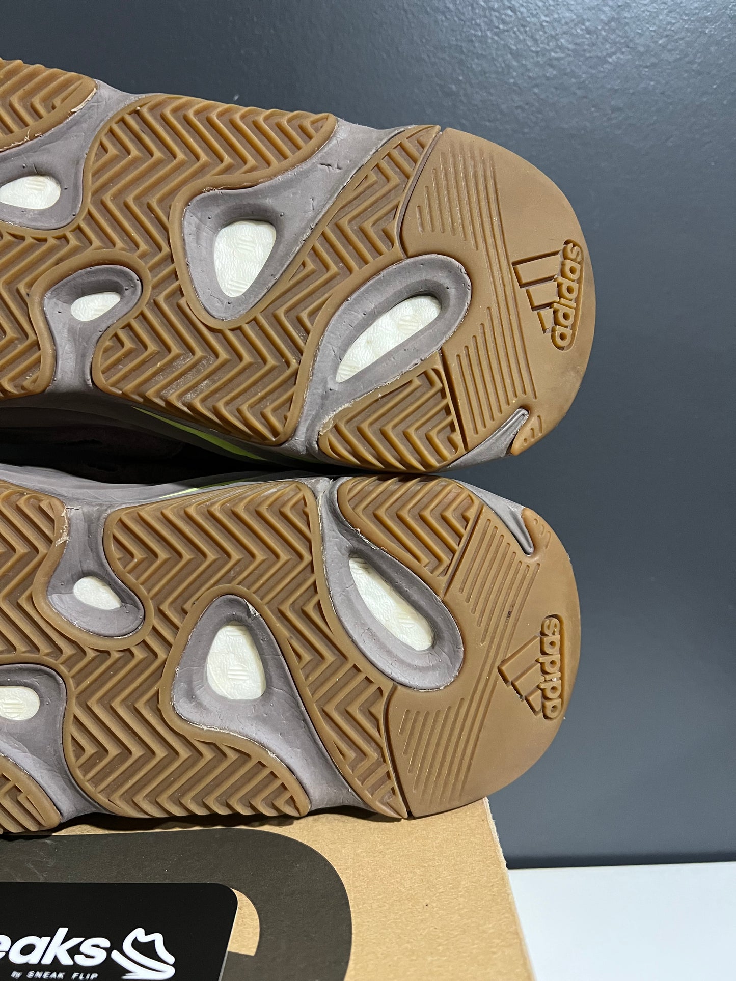 USED Yeezy Boost 700 Mauve EE9614 SIZE 9.5M OG ALL