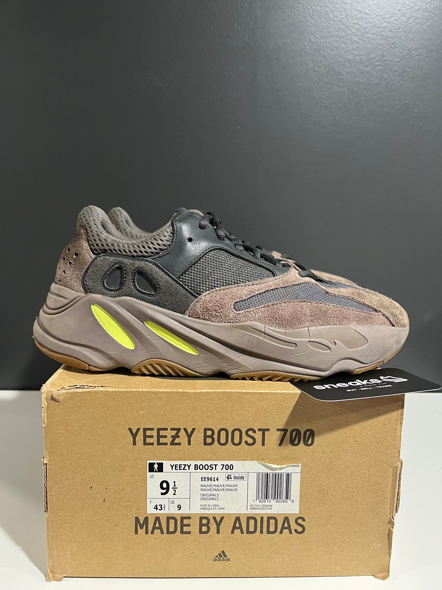 USED Yeezy Boost 700 Mauve EE9614 SIZE 9.5M OG ALL