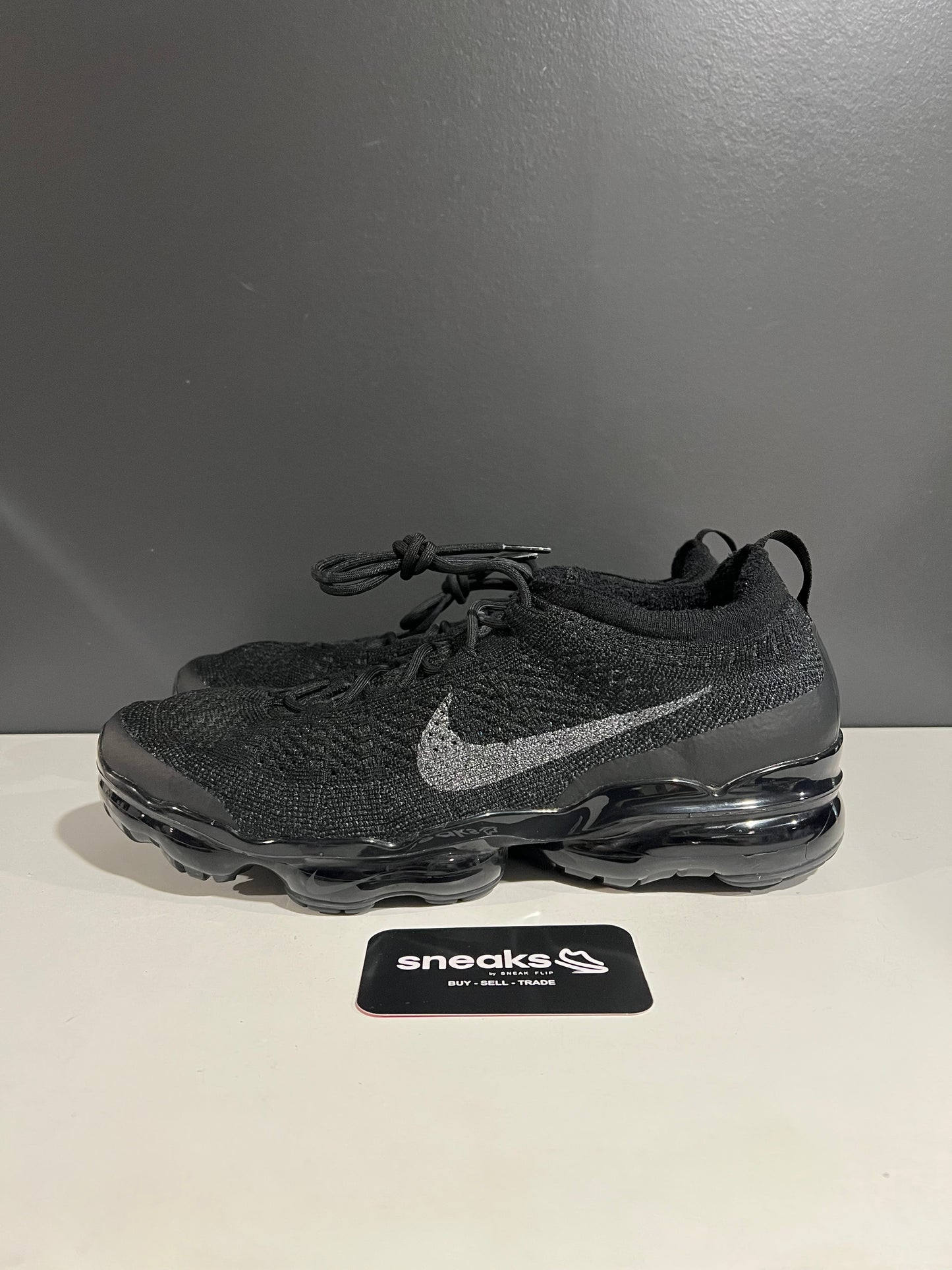 USED Air VaporMax 2023 Flyknit Triple Black DV1678-003 SIZE 11M NO BOX AG25-75