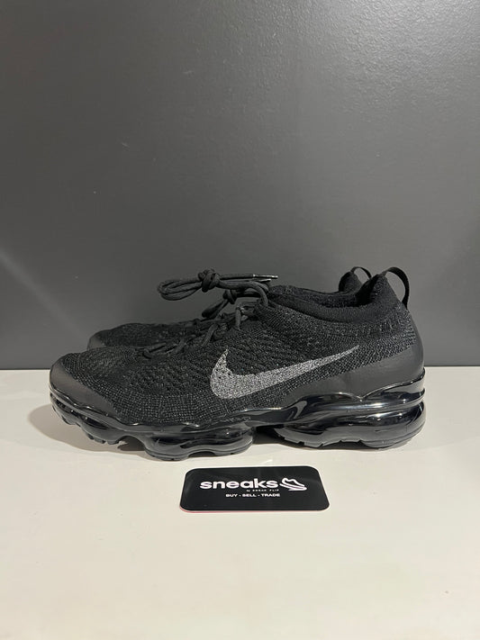 USED Air VaporMax 2023 Flyknit Triple Black DV1678-003 SIZE 11M NO BOX AG25-75