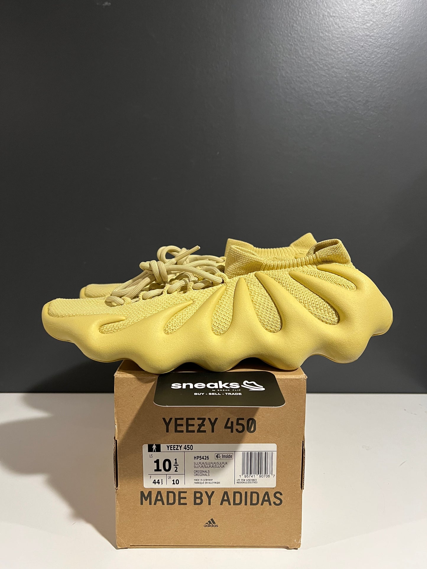 USED Yeezy 450 Sulfur HP5426 SIZE 10.5M OG ALL AG25-51