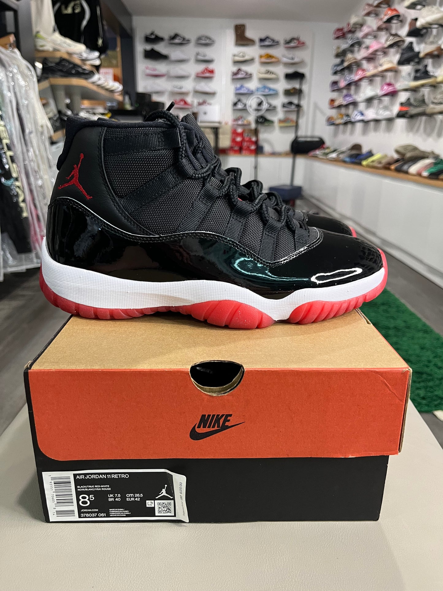 Air Jordan 11 Retro Bred 2019 378037-061 USED SIZE 8.5M