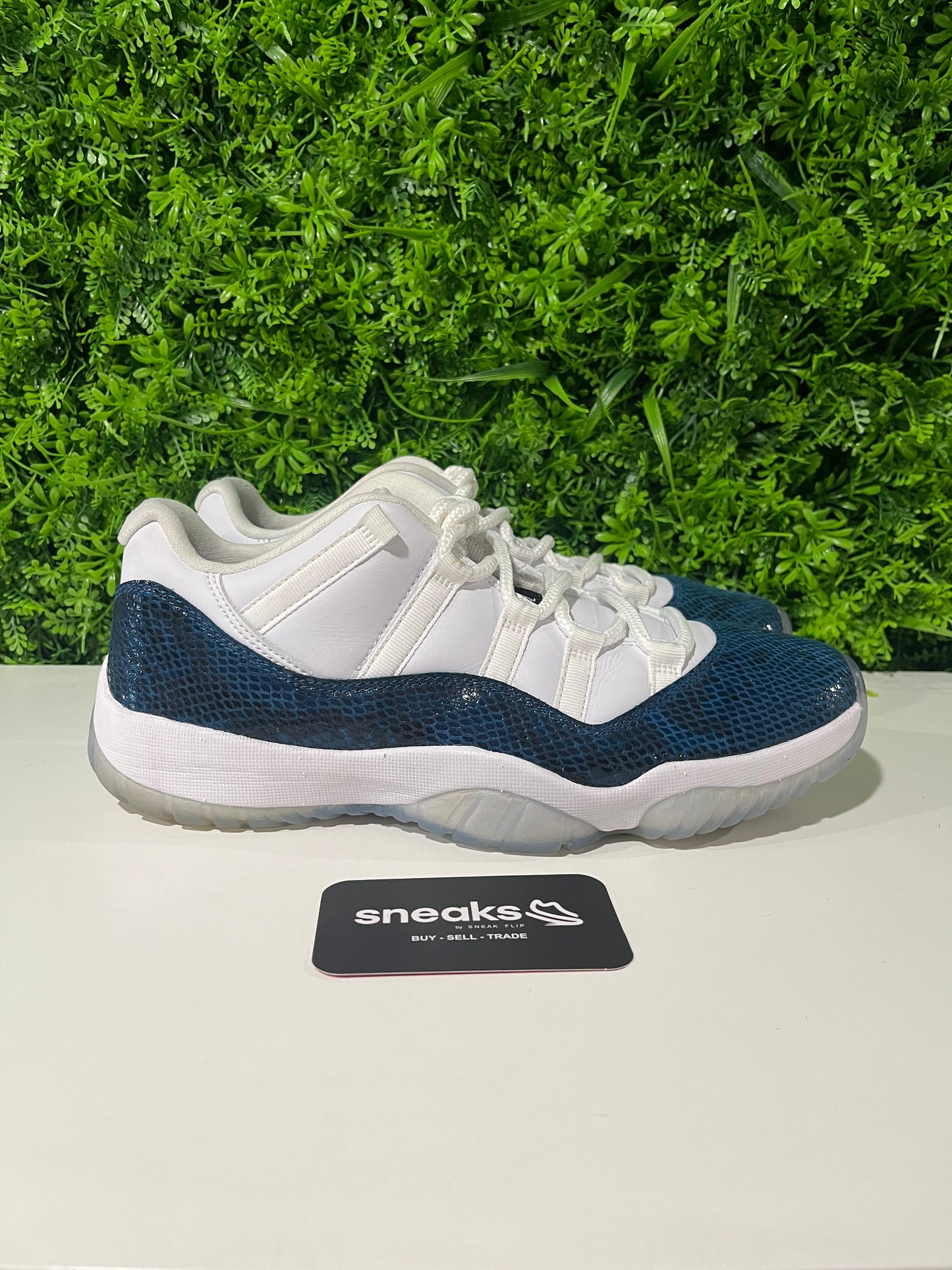 USED Air Jordan 11 Retro Low Navy Snakeskin 2019 CD6846-102 SIZE 9.5M NO BOX