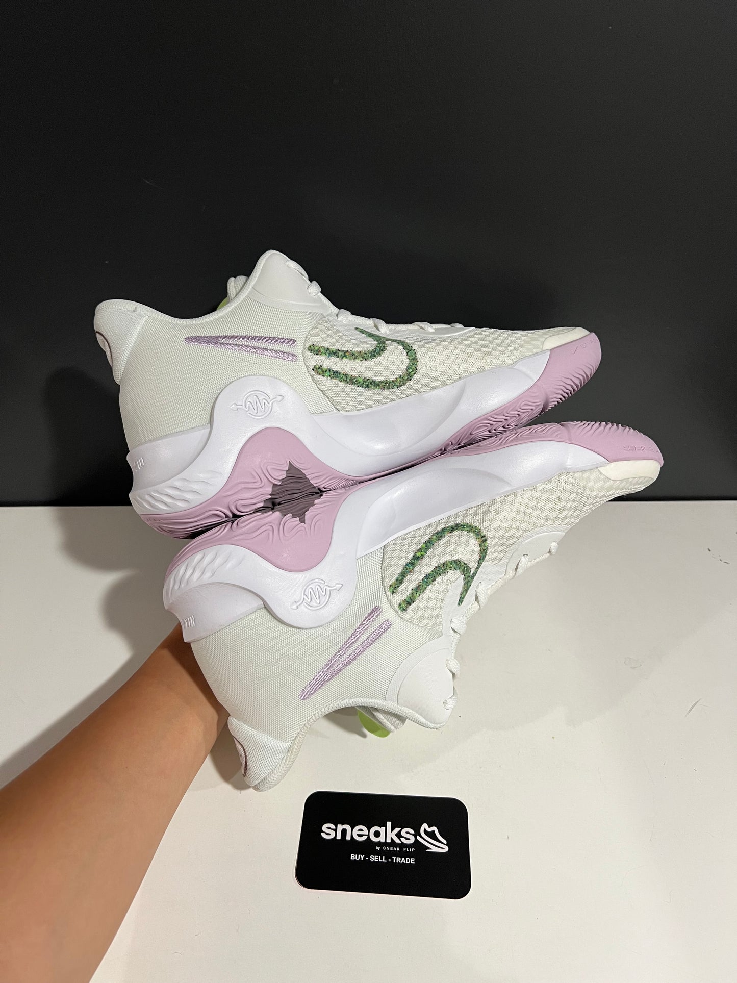 USED KD Trey 5 IX White Lime Light Purple DJ6921-100 SIZE 11M NO BOX AG25-77