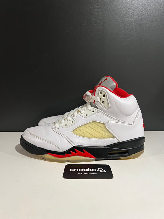 USED Air Jordan 5 Retro White Fire Red 2020 DA1911-102 SIZE 9.5M NO BOX AG25-14