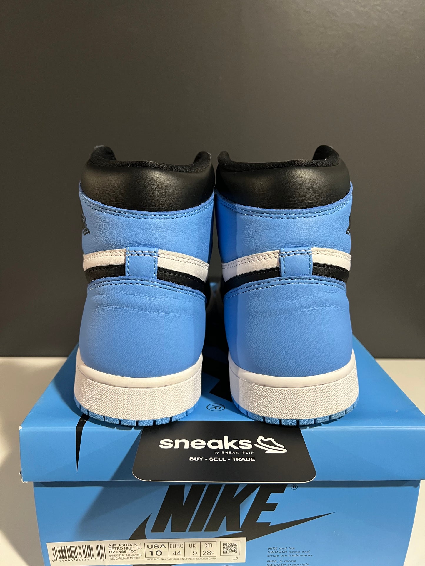 USED Air Jordan 1 Retro High OG UNC Toe DZ5485-400 SIZE 10M OG ALL AG25-21