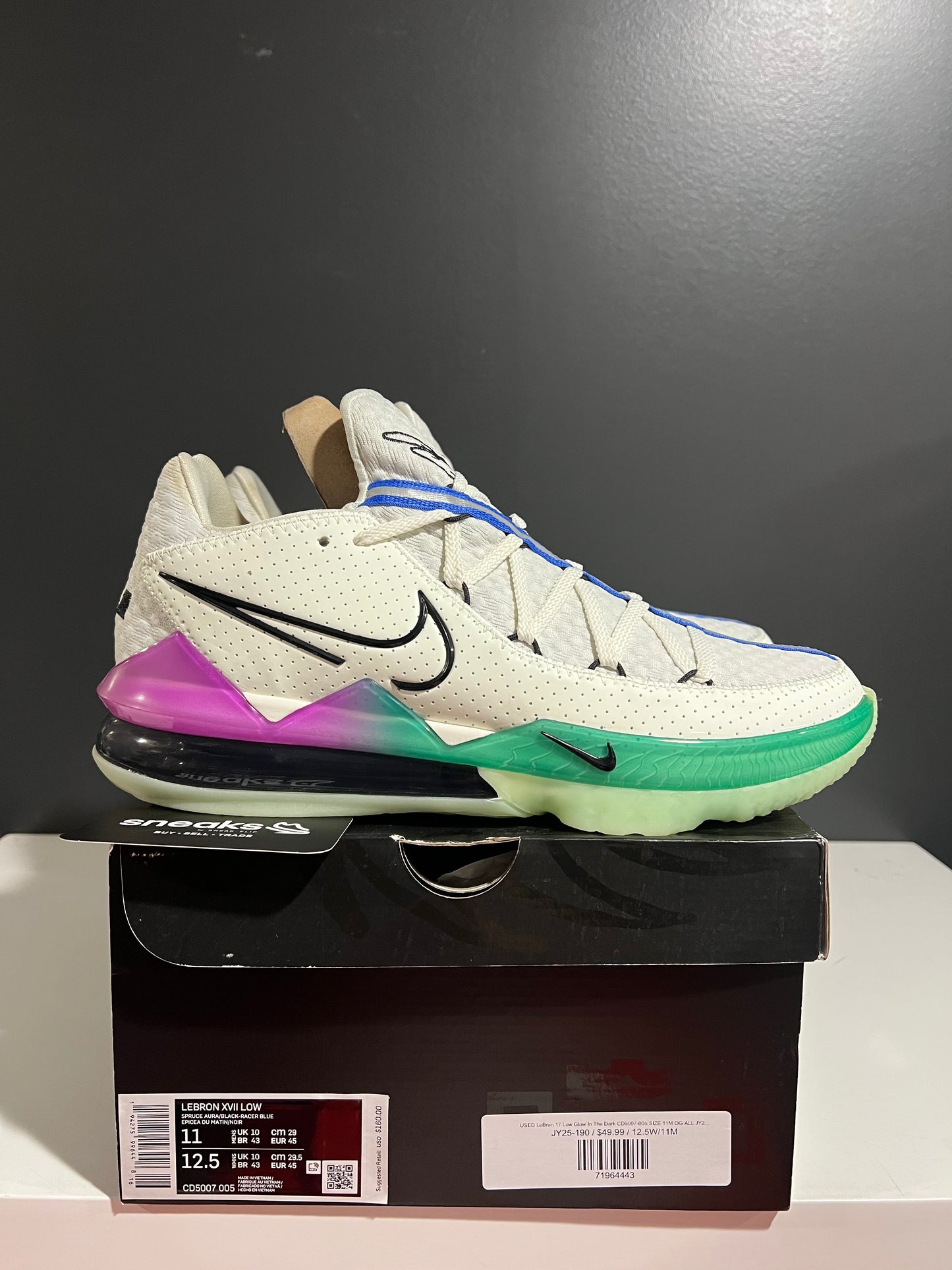 USED LeBron 17 Low Glow In The Dark CD5007-005 SIZE 11M OG ALL JY25-190