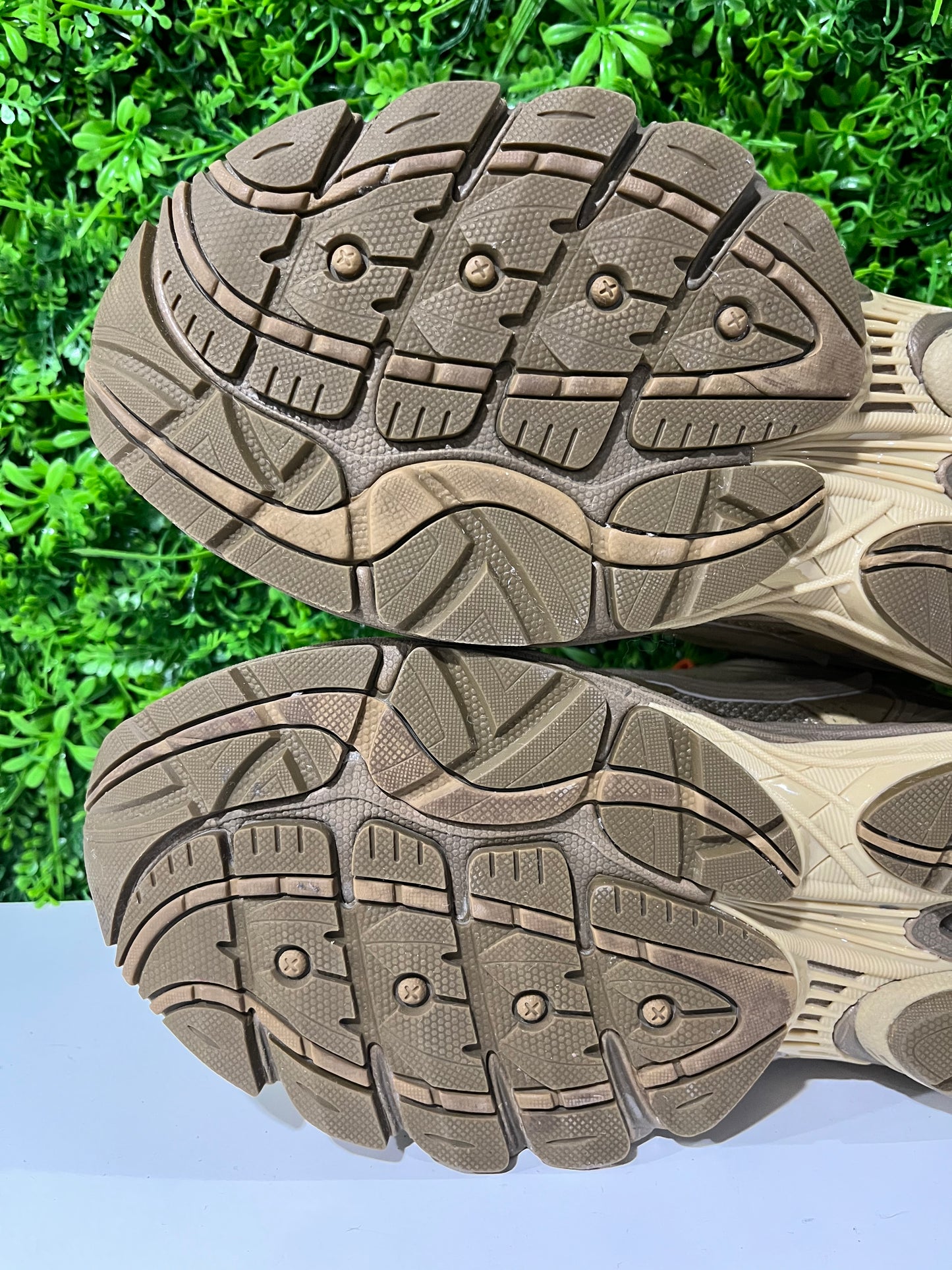 NEW Starcow x ProGrid Omni 9 Desert S-70869-2 SIZE 9M NO BOX