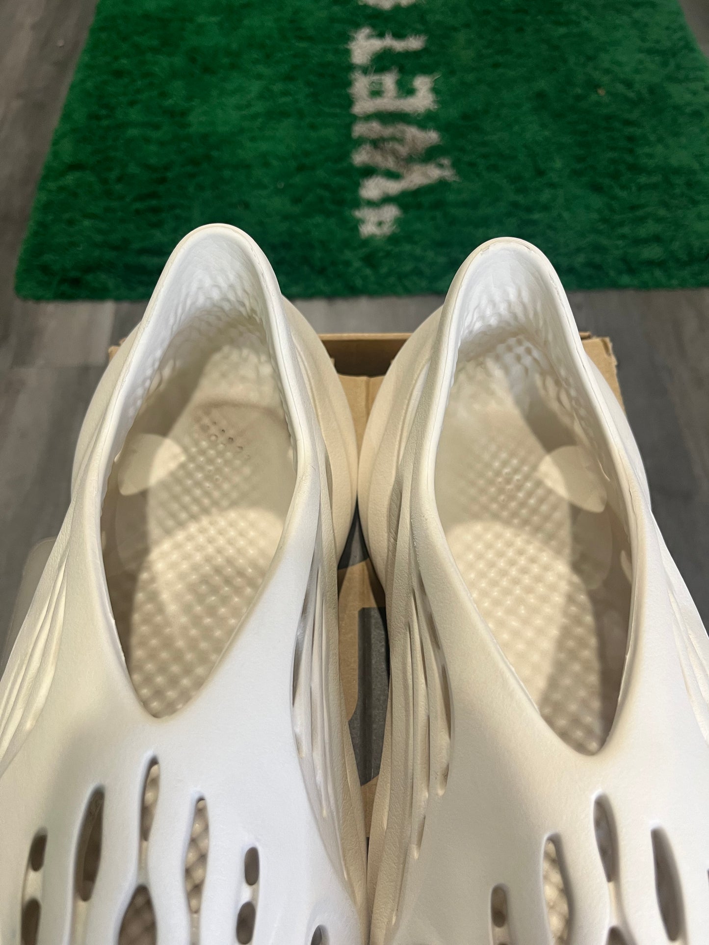 Yeezy Foam Runner Sand USED SIZE 10M NO BOX