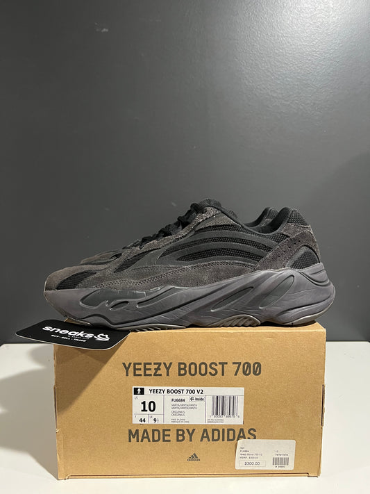 USED Adidas Yeezy Boost 700 V2 Vanta FU6684 SIZE 10M OG ALL AG25-109