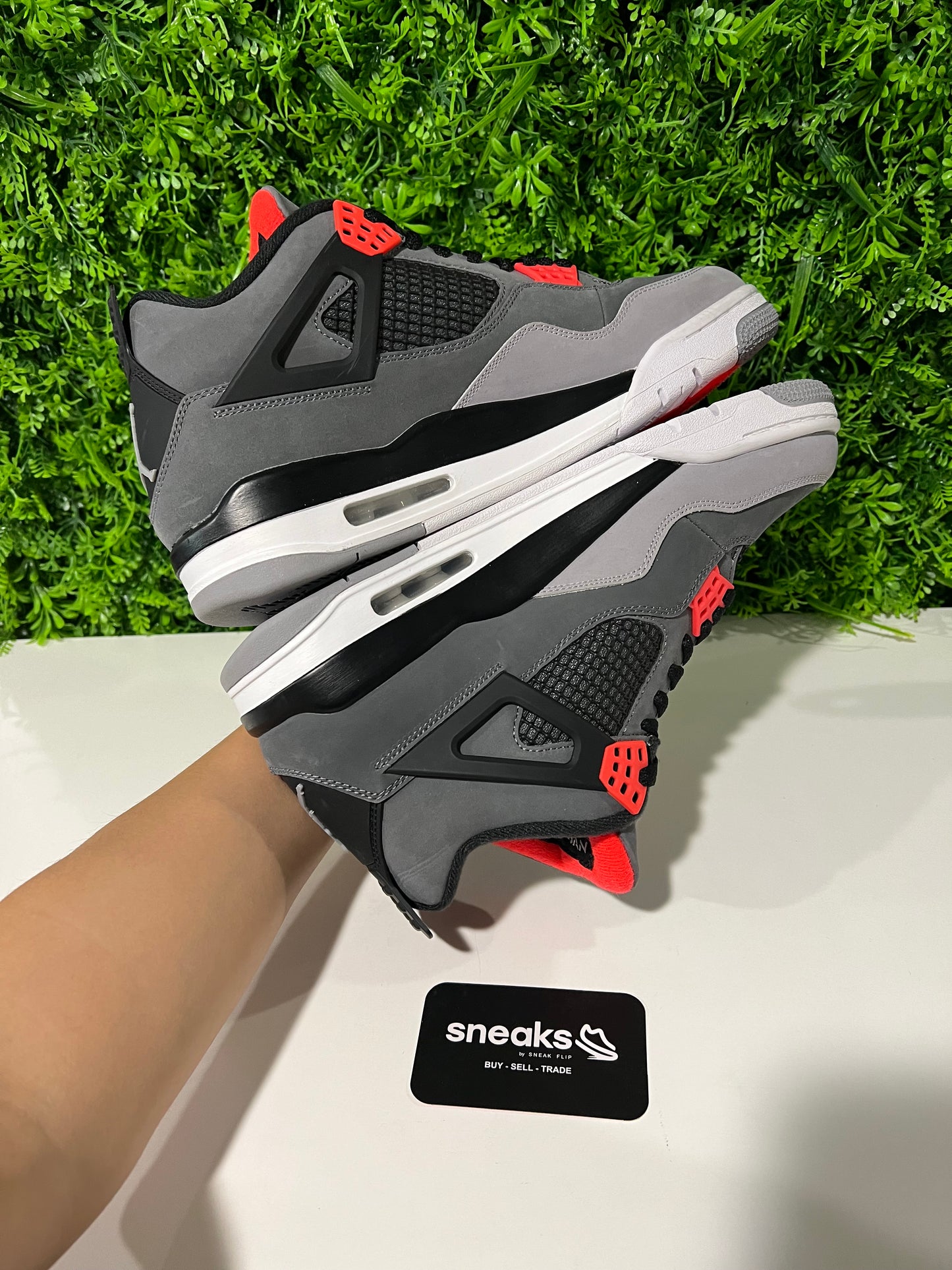 USED Air Jordan 4 Retro Infrared DH6927-061 SIZE 10.5M NO BOX