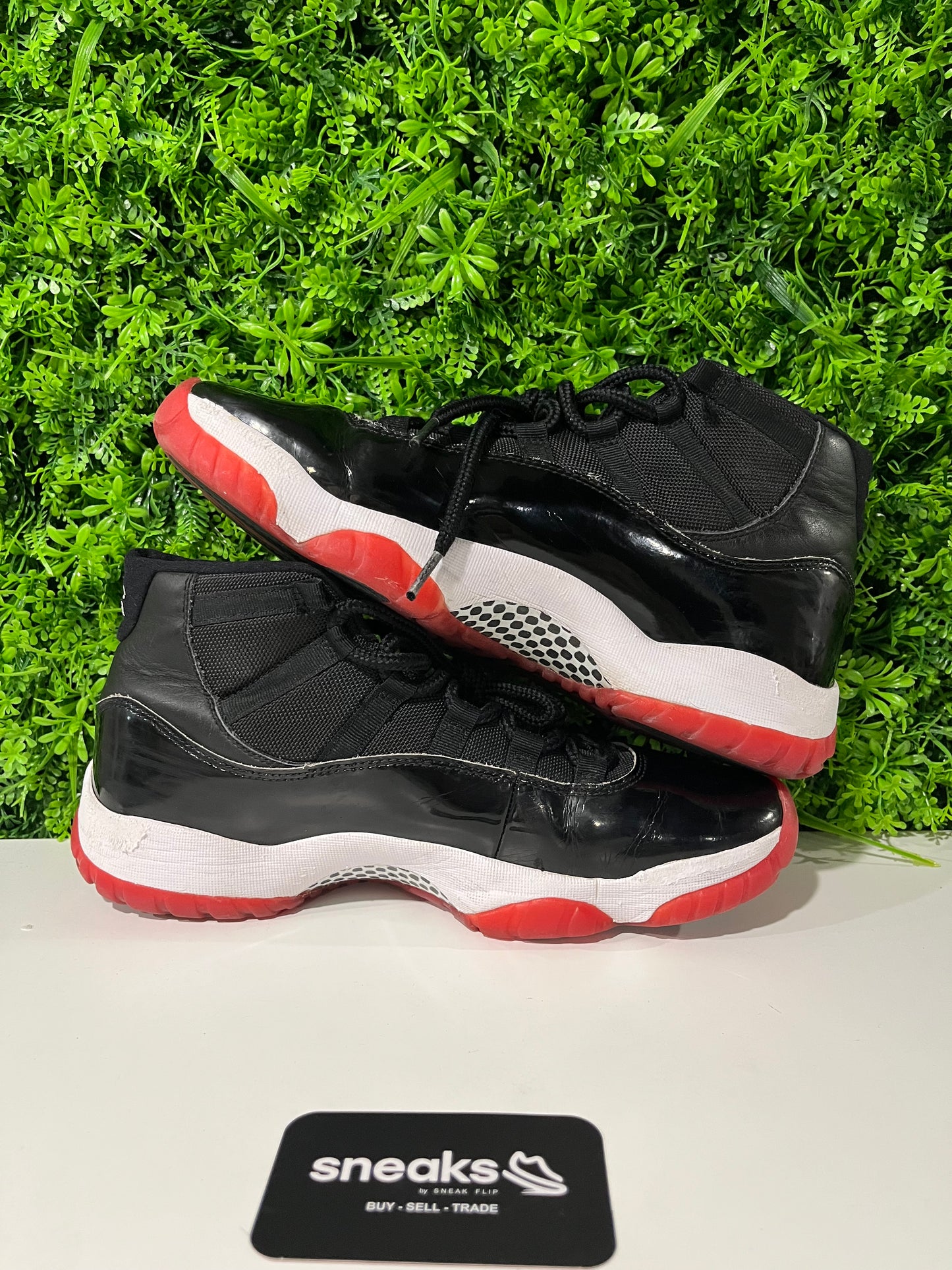USED Air Jordan 11 Retro Bred 2019 378037-061 SIZE 11M NO BOX