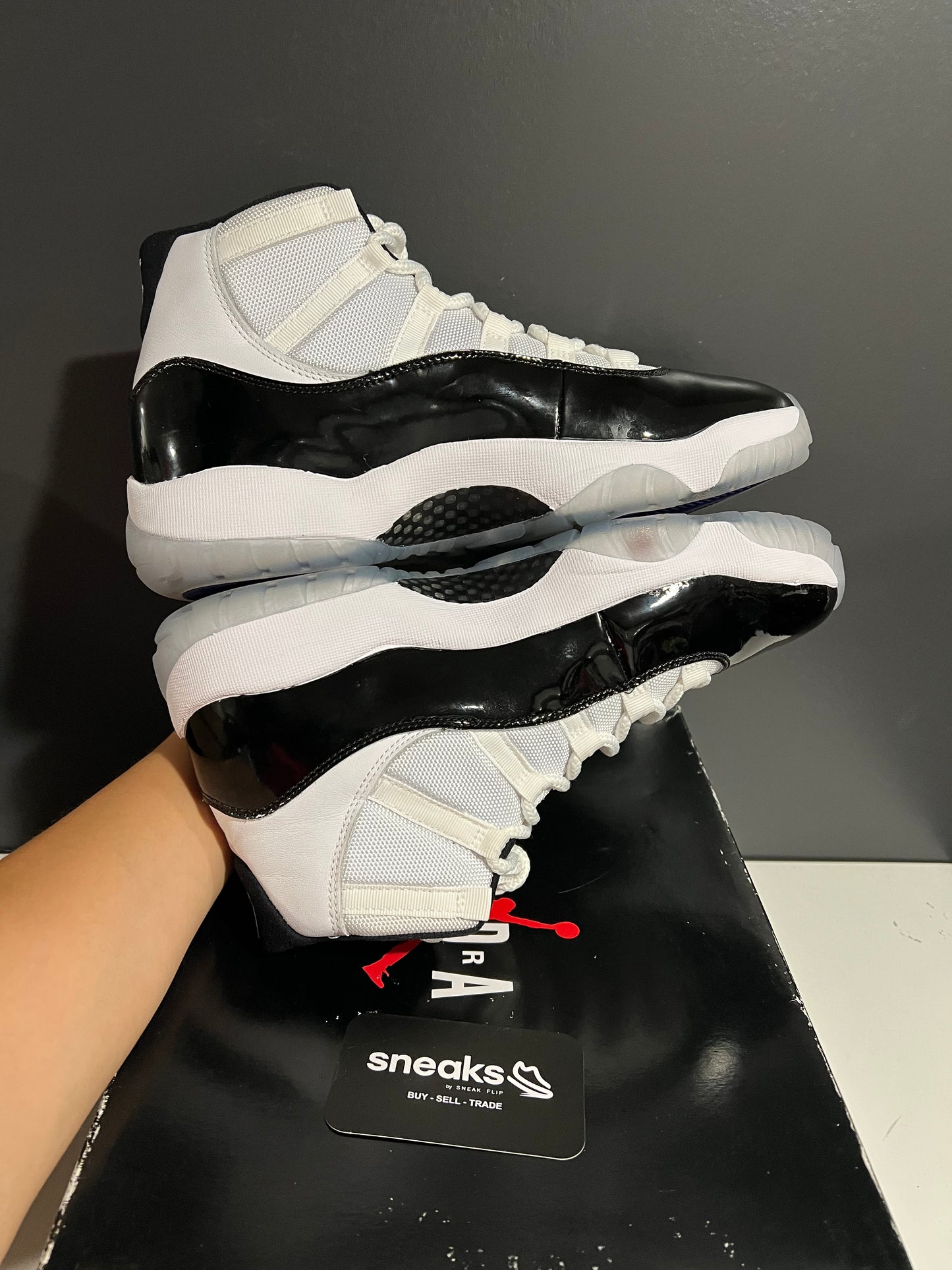 USED Air Jordan 11 Retro Concord 2018 378037-100 SIZE 10M OG ALL JY25-76