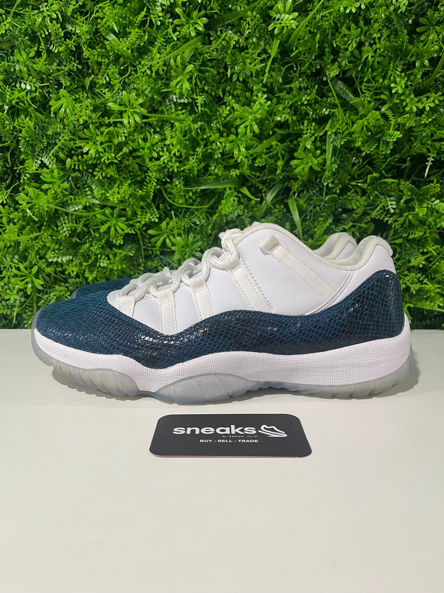 USED Air Jordan 11 Retro Low Navy Snakeskin 2019 CD6846-102 SIZE 9.5M NO BOX