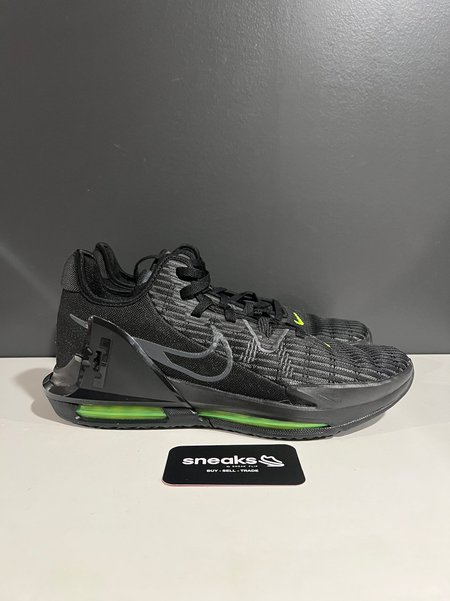 USED LeBron Witness 6 Black Anthracite Volt CZ4052-004 SIZE 11M NO BOX AG25-76