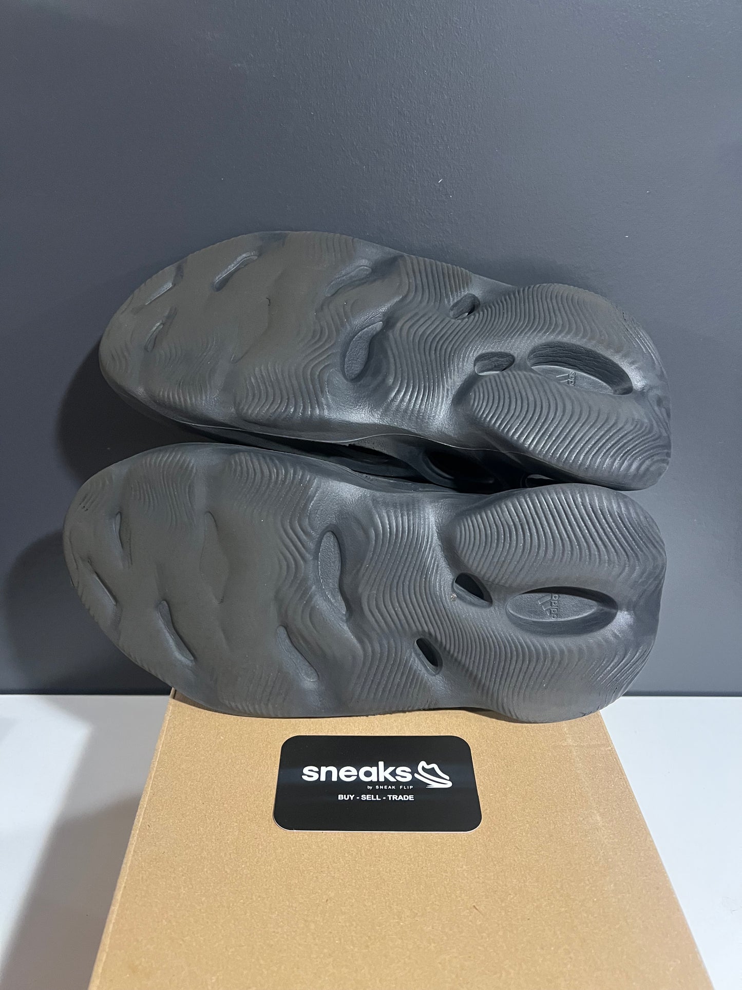 USED Yeezy Foam Runner Onyx HP8739 SIZE 10M OG ALL AG25-27