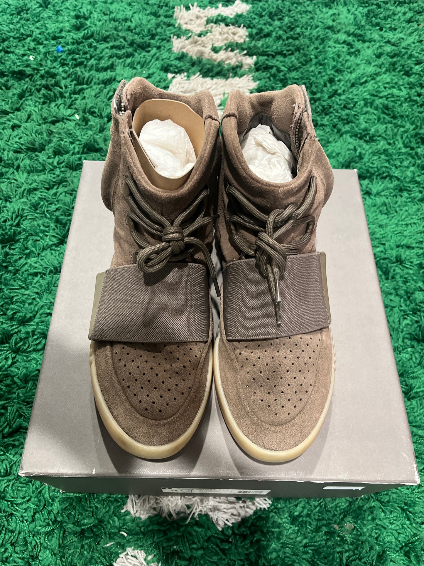 Yeezy Boost 750 Chocolate BY2456 USED SIZE 9.5M