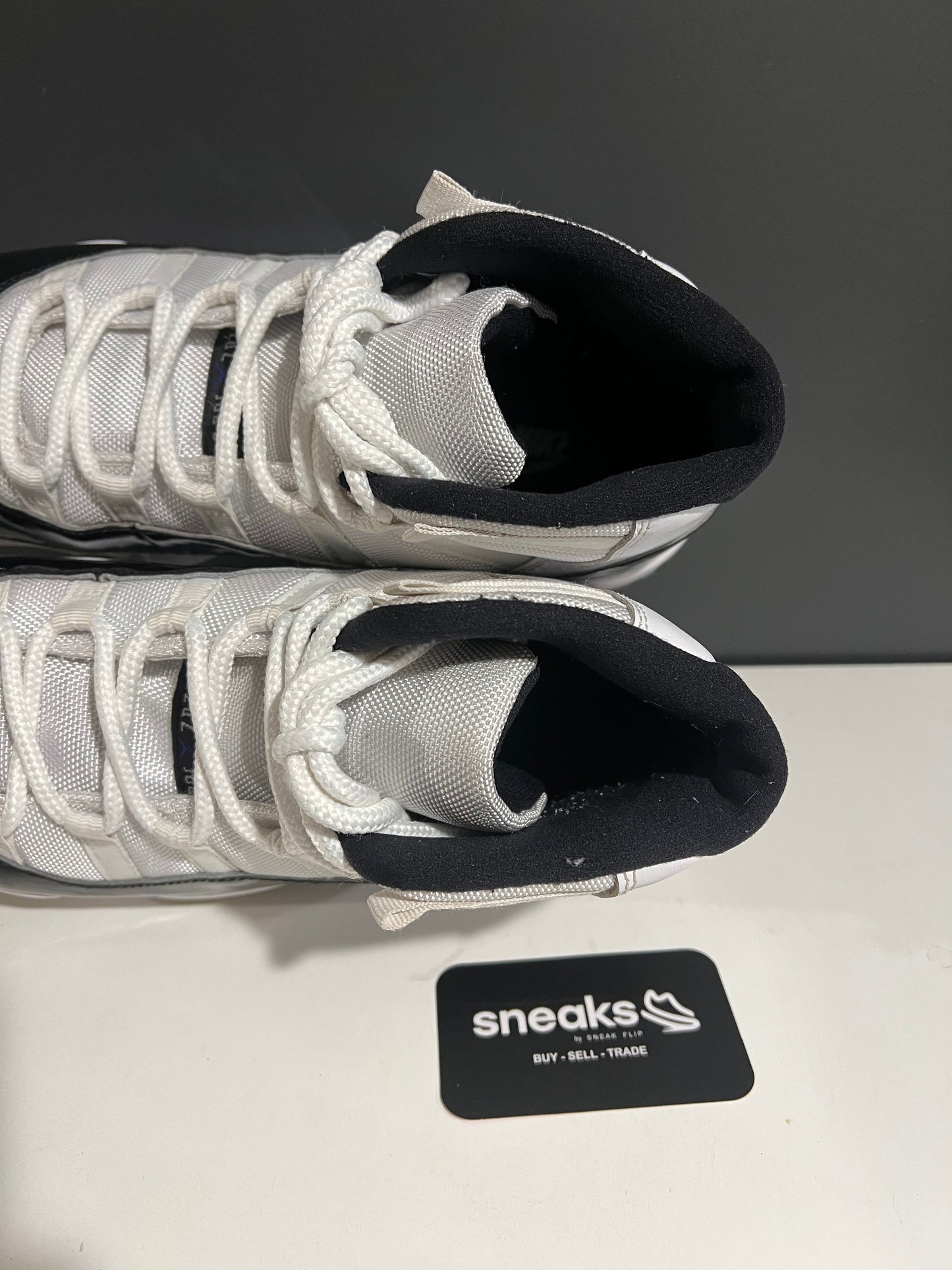 USED Air Jordan 11 Retro Concord 2018 378037-100 SIZE 11M NO BOX AG25-37