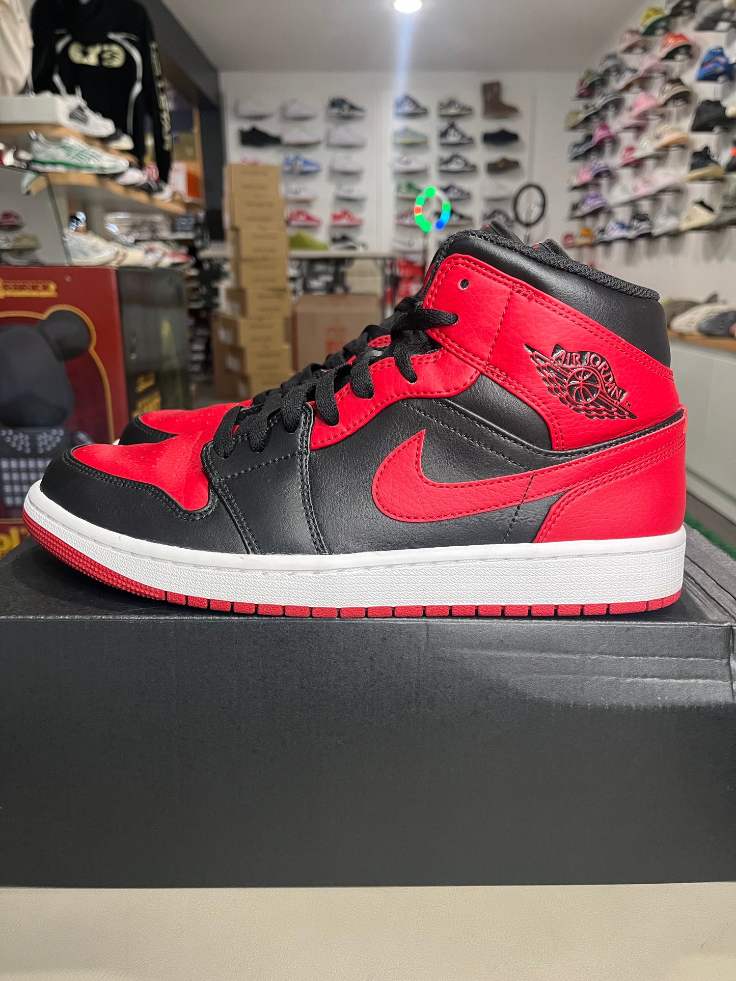 Air Jordan 1 Mid Banned 554724-074 USED SIZE 10M