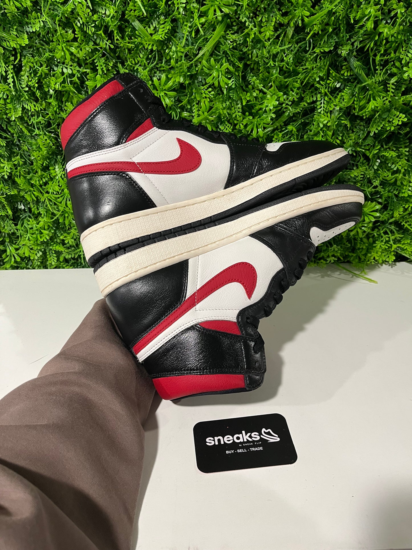 USED Air Jordan 1 Retro High OG Gym Red 555088-061 SIZE 10.5M NO BOX