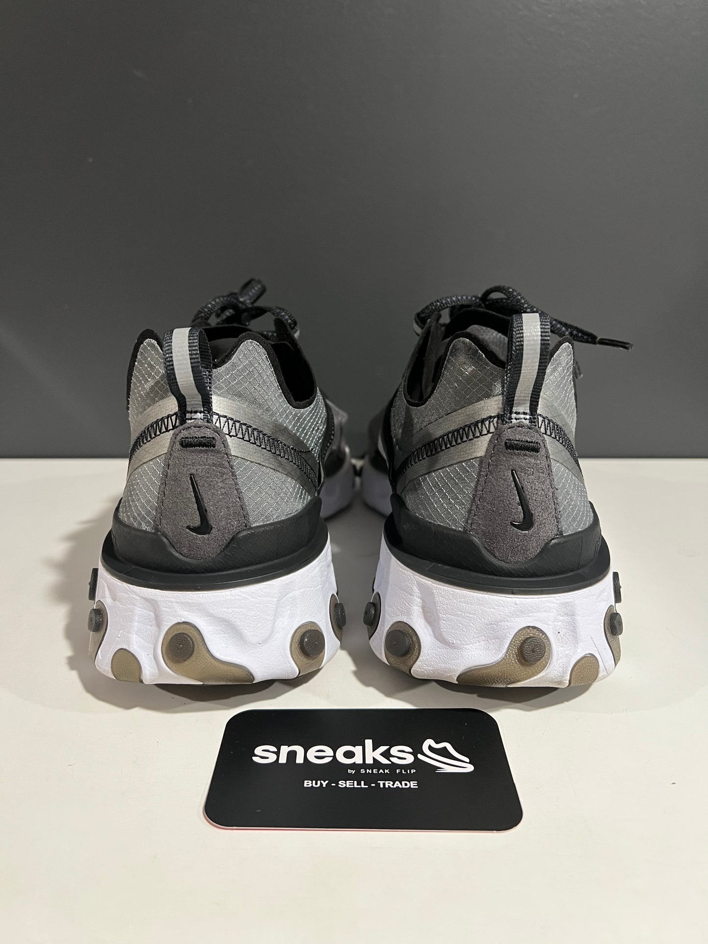 USED React Element 87 Anthracite AQ1090-001 SIZE 10.5M NO BOX AG25-102