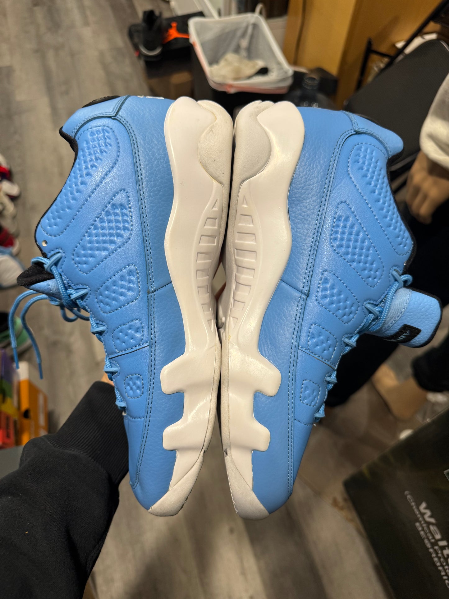 Air Jordan 9 Retro Low Pantone 832822-401 SIZE 9.5 USED NO BOX