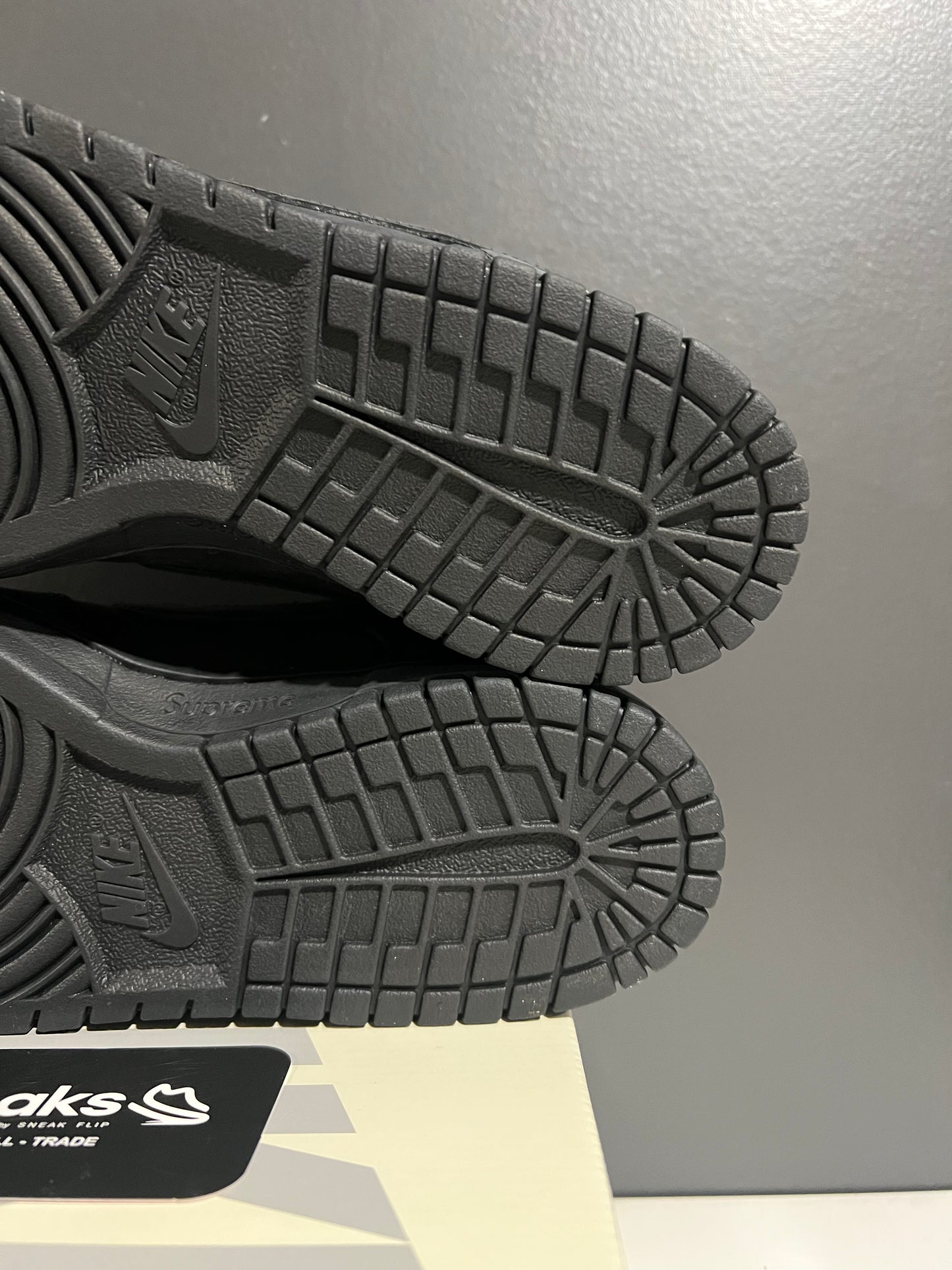 NEW Supreme x Dunk Low SB Black HQ8487-001 SIZE 8M OG ALL SP25-118