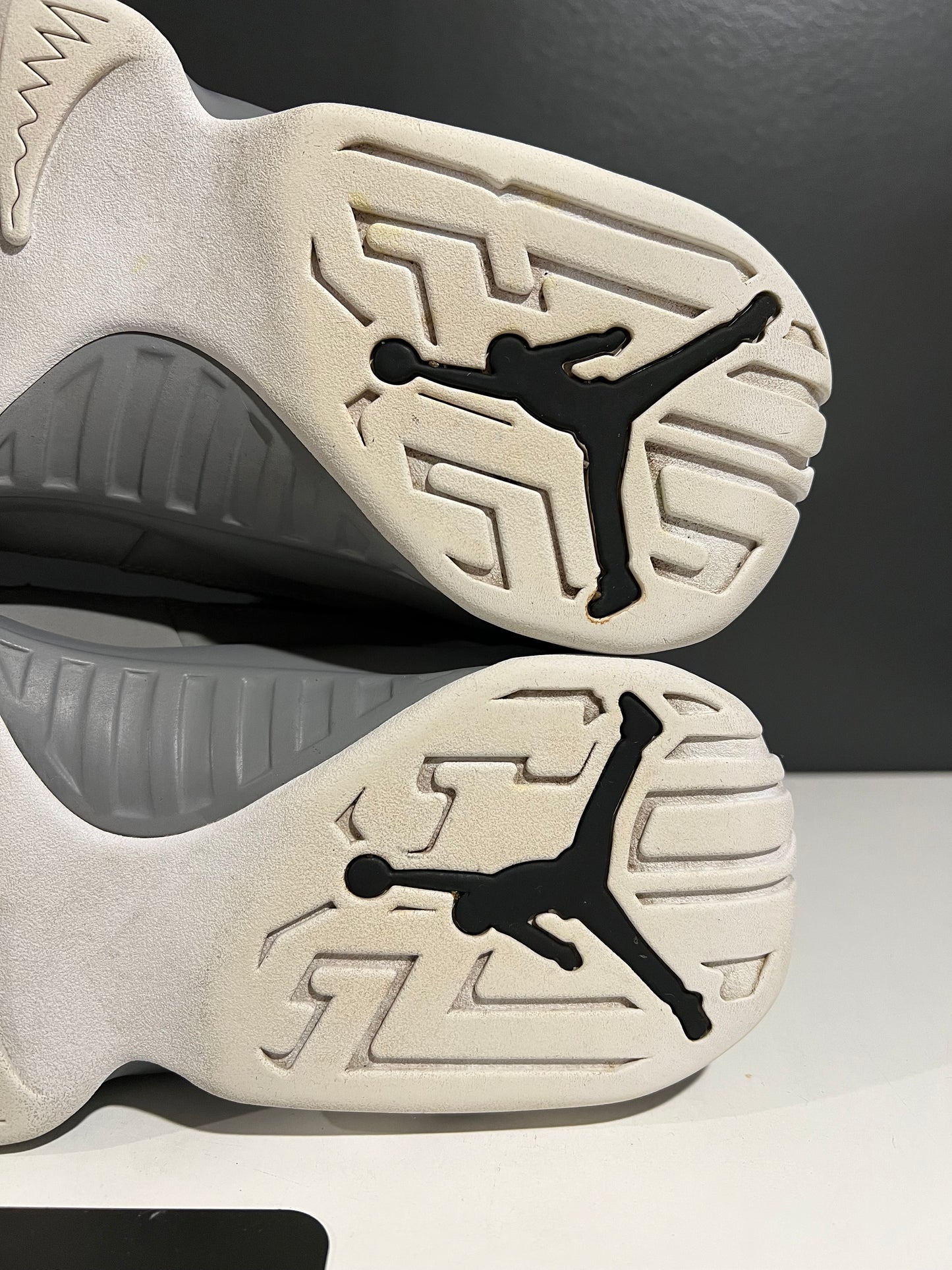 USED Air Jordan 9 Retro Particle Grey CT8019-060 SIZE 9.5M NO BOX