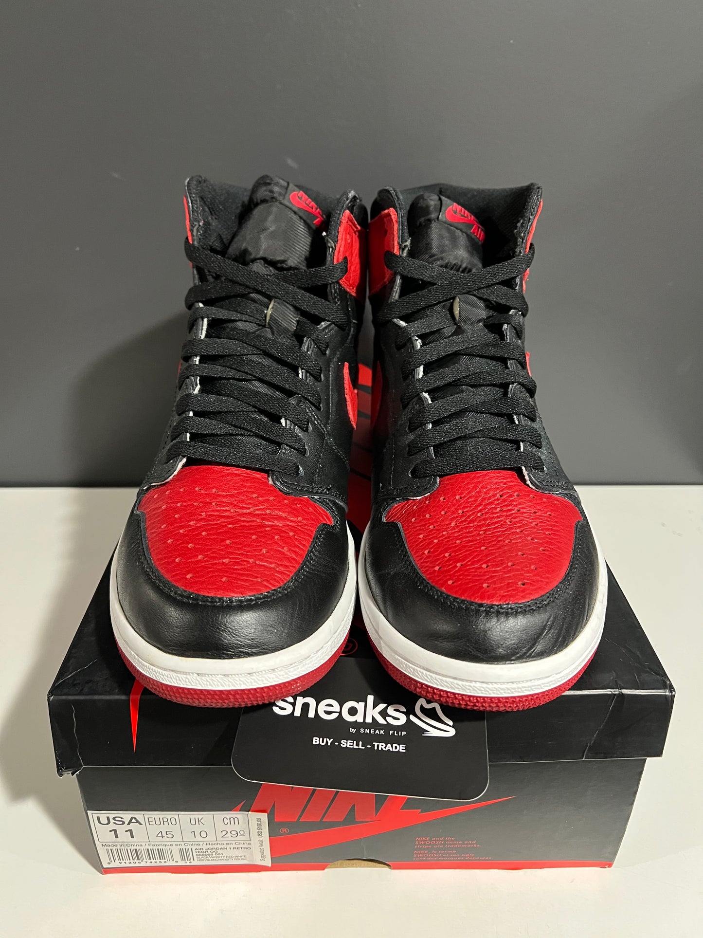 USED Air Jordan 1 Retro High OG Banned 2016 555088-001 SIZE 11M OG ALL AG25-337