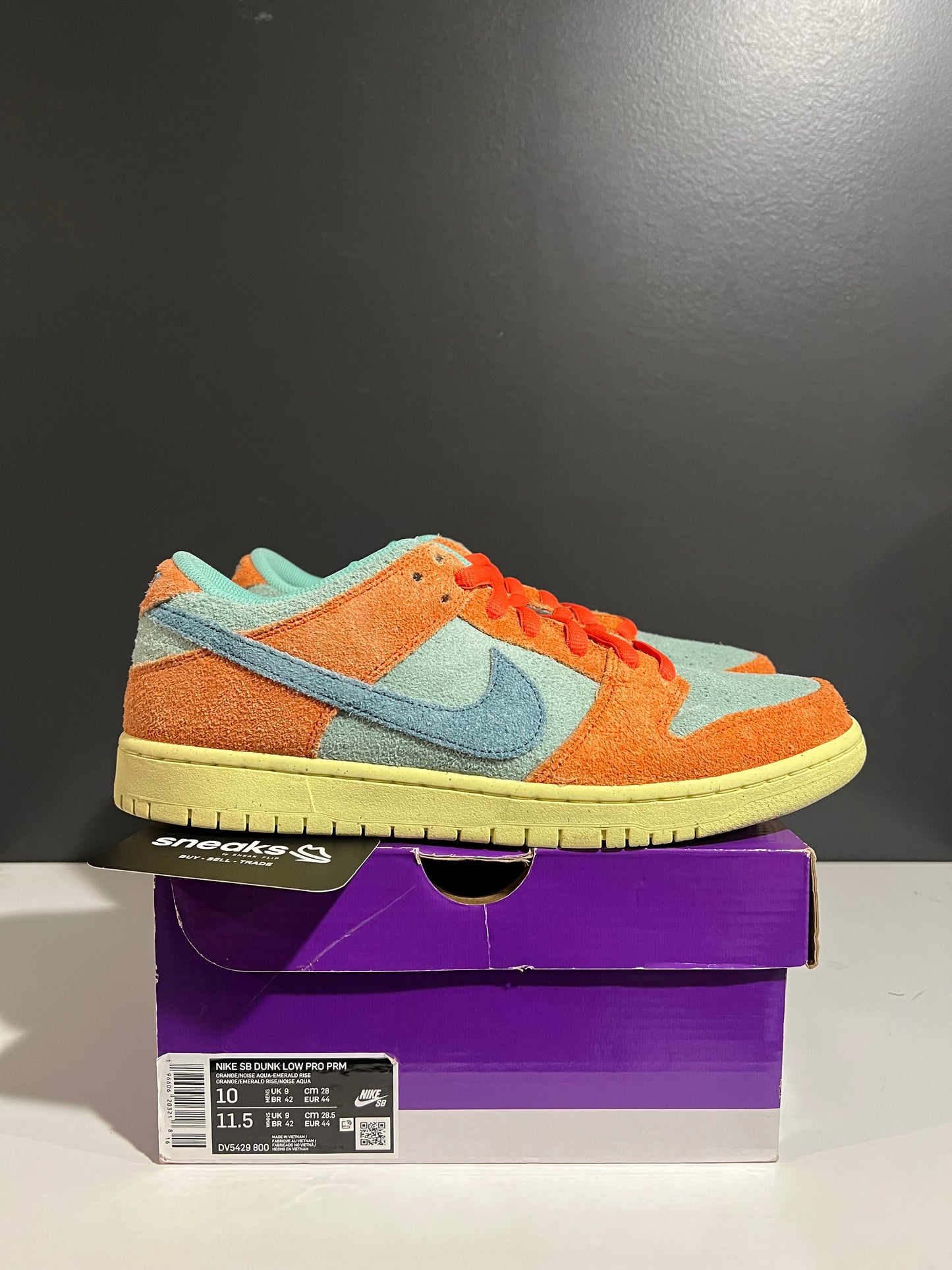 USED Nike SB Dunk Low Orange Emerald Rise DV5429-800 SIZE 10M OG ALL JY25-237