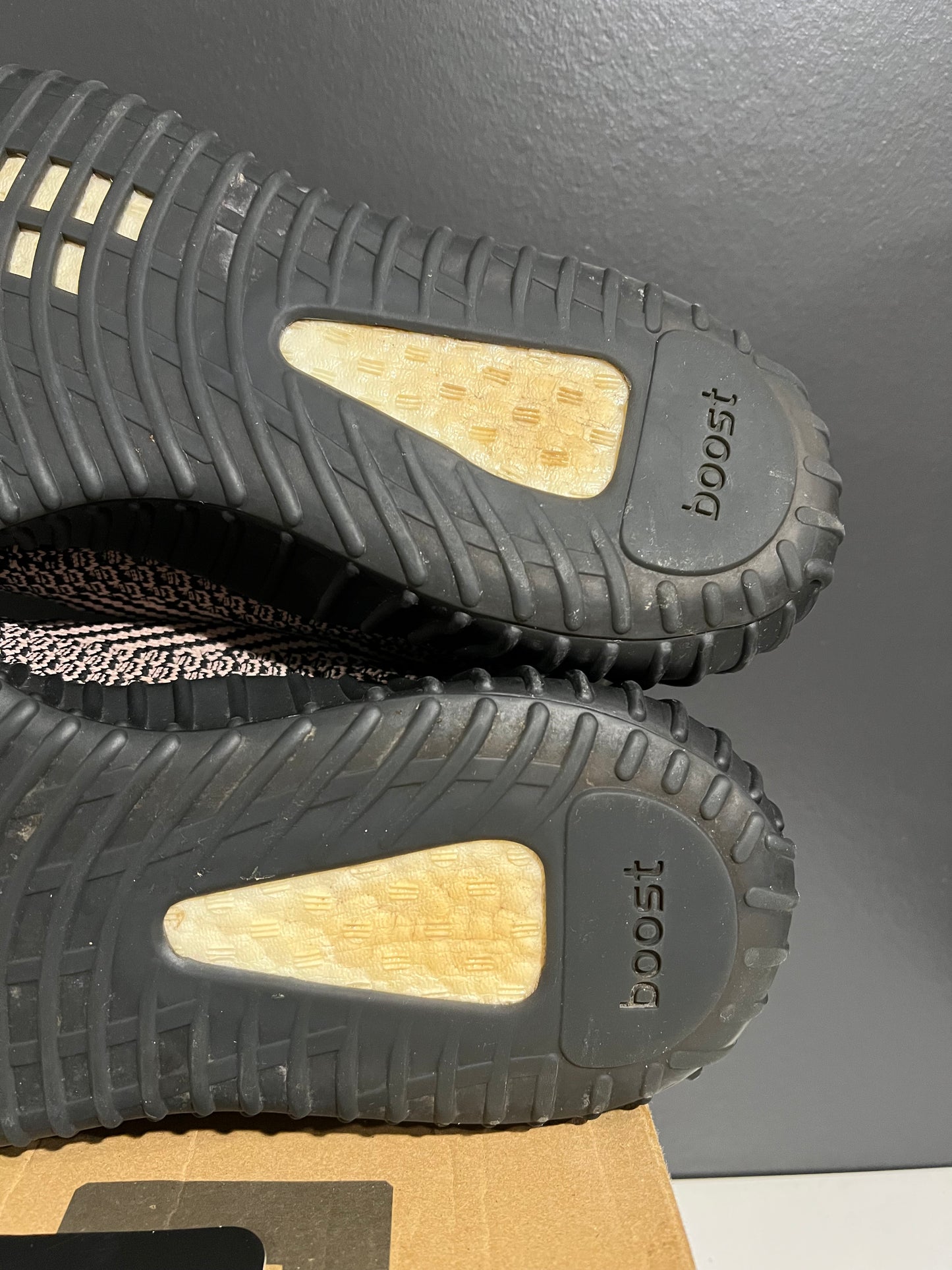 USED Yeezy Boost 350 V2 Yecheil Non-Reflective FW5190 SIZE 11M OG ALL AG25-325