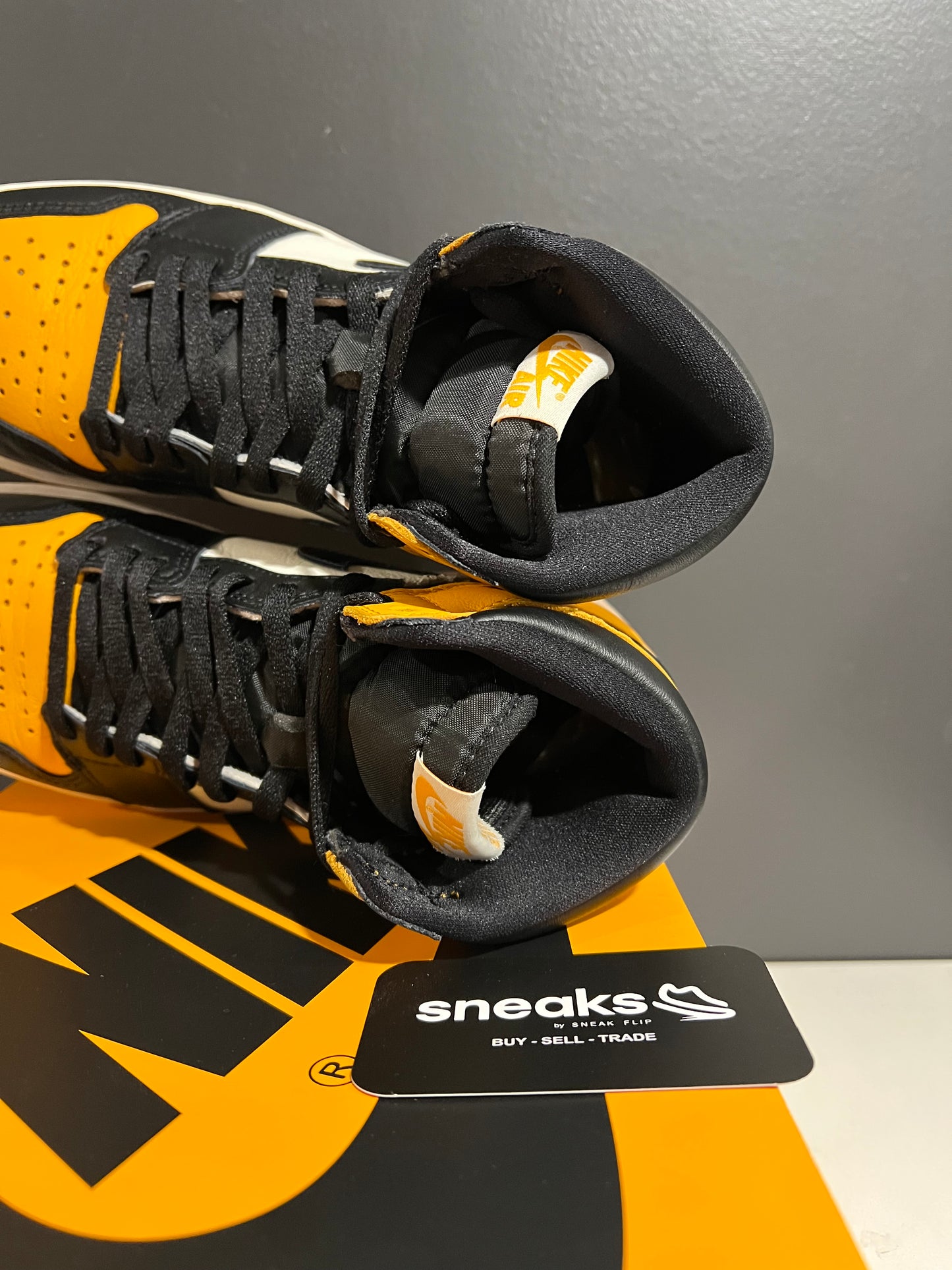 USED Air Jordan 1 Retro High OG Yellow Toe 555088-711 SIZE 8M OG ALL AG25-33