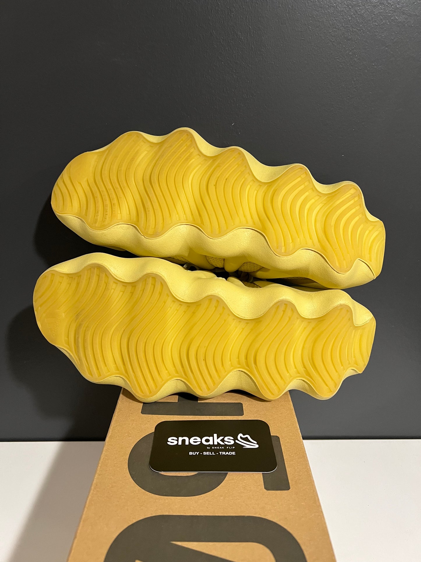 USED Yeezy 450 Sulfur HP5426 SIZE 10.5M OG ALL AG25-51