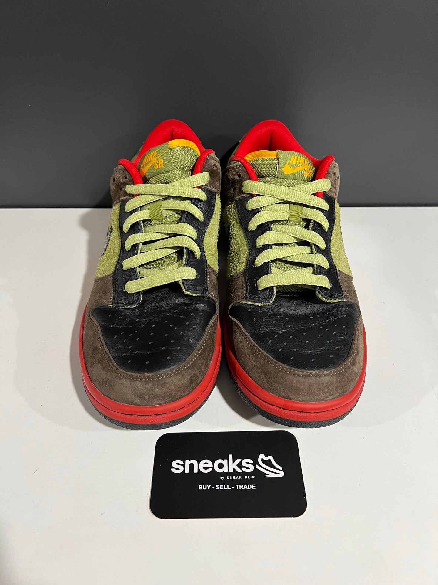USED Dunk Low Premium SB Asparagus 313170-302 SIZE 9.5M NO BOX
