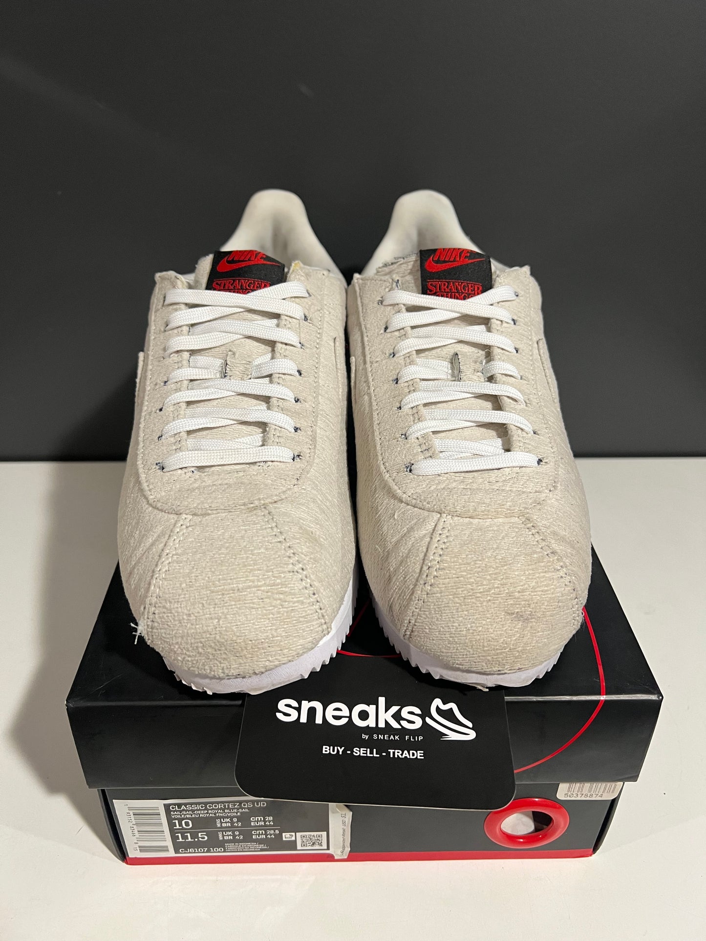 USED Stranger Things x Classic Cortez QS Upside Down CJ6107-100 SIZE 10M OG ALL AG25-281